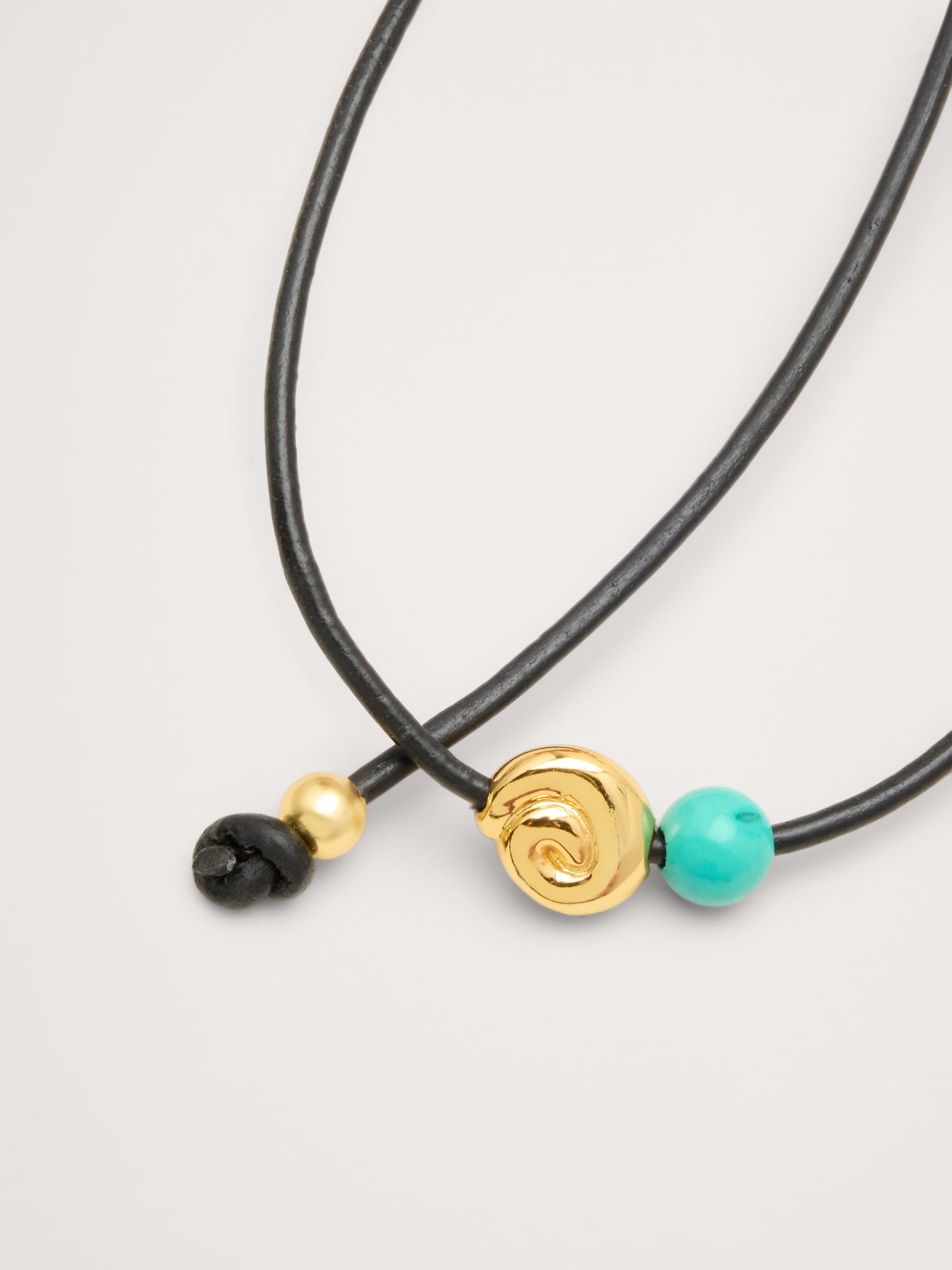 L'image numéro 3 présente Collier cordon avec pierres métalliques