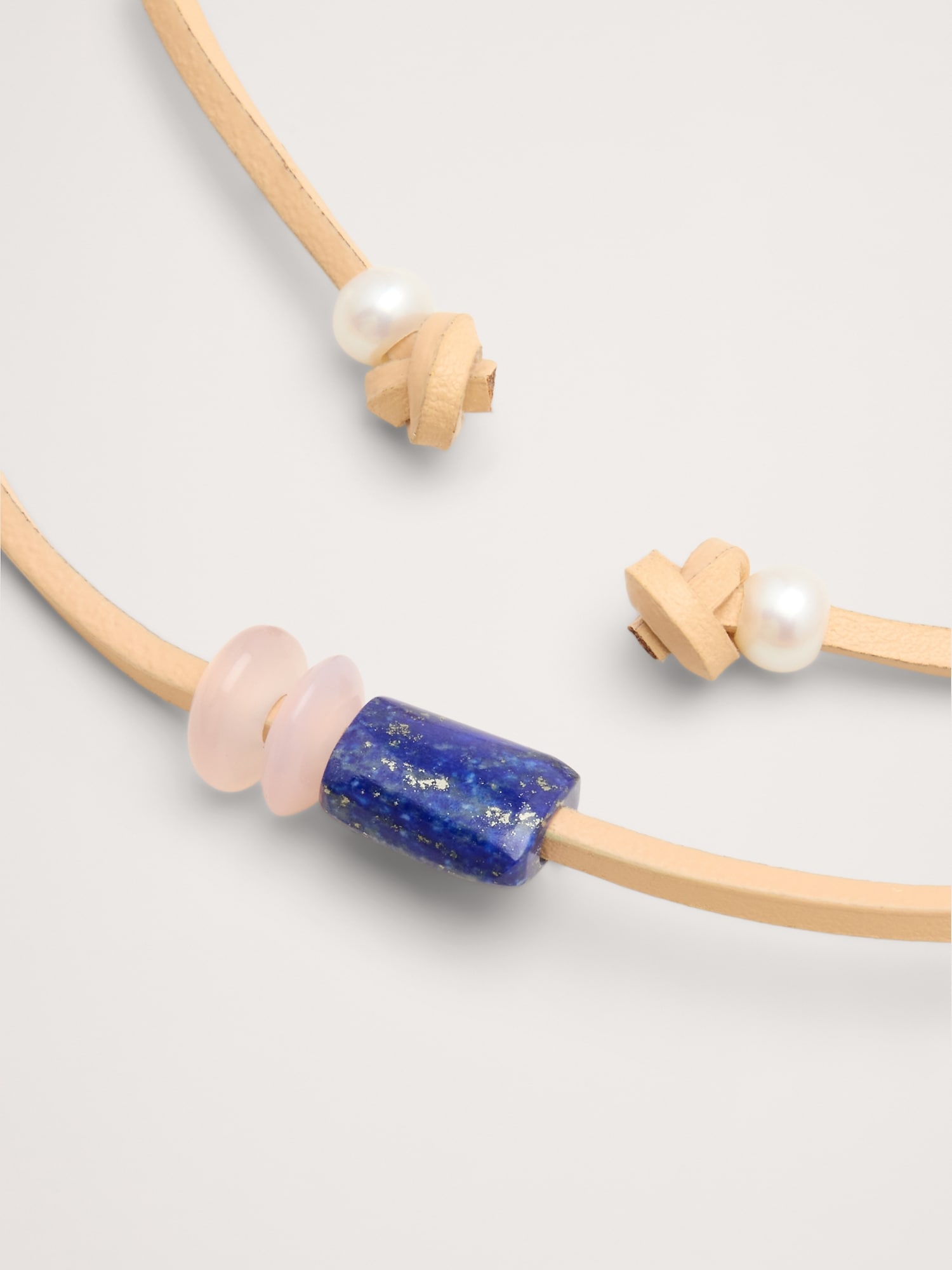 L'image numéro 3 présente Collier cordon avec lapis-lazuli