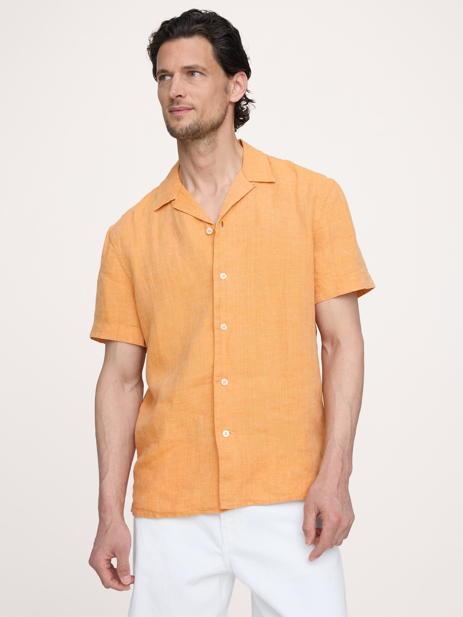 L'image numéro 1 présente Chemise de vacances à coupe standard en lin