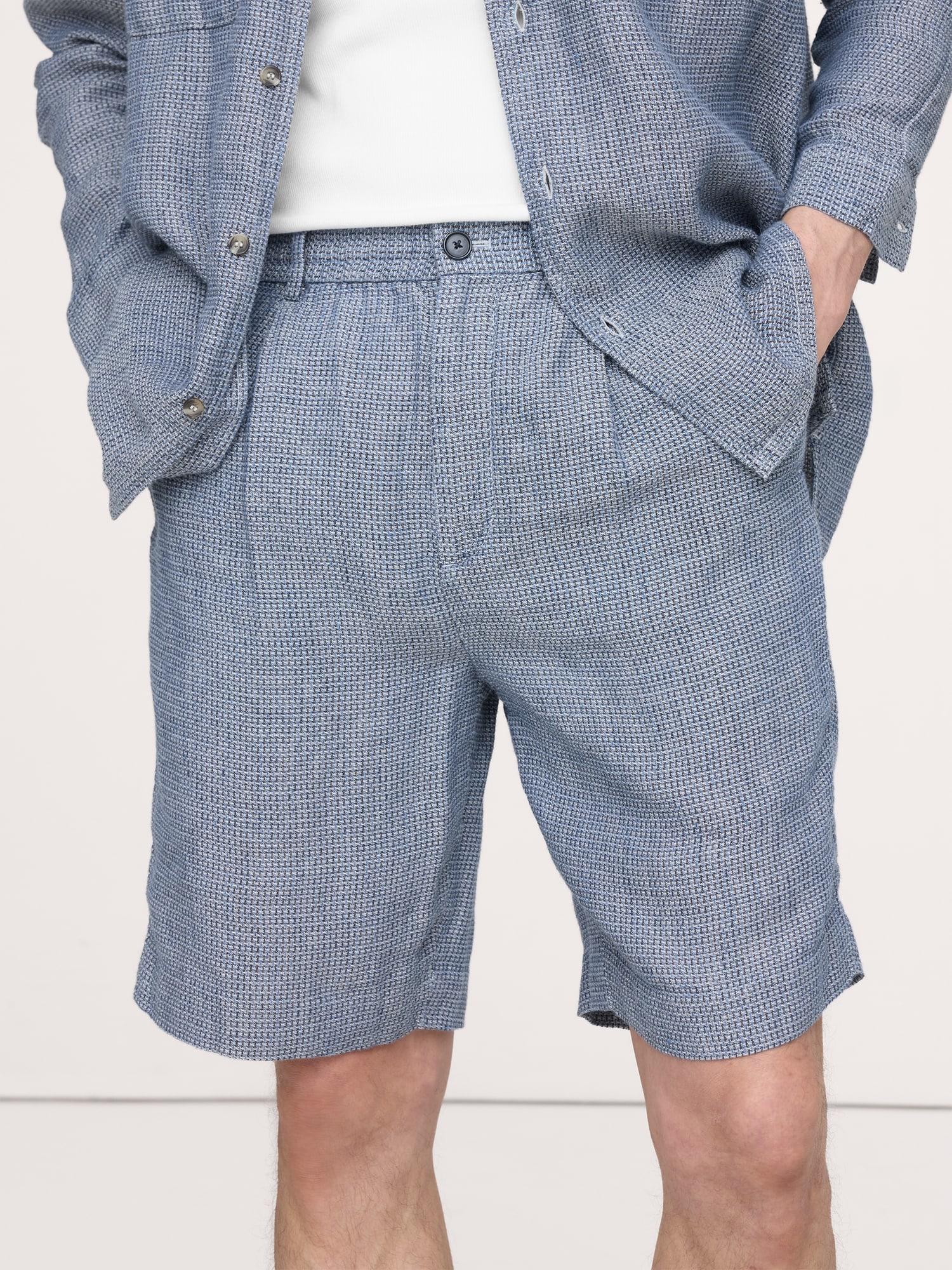 L'image numéro 4 présente Short en lin et coton à taille extensible, 23 cm