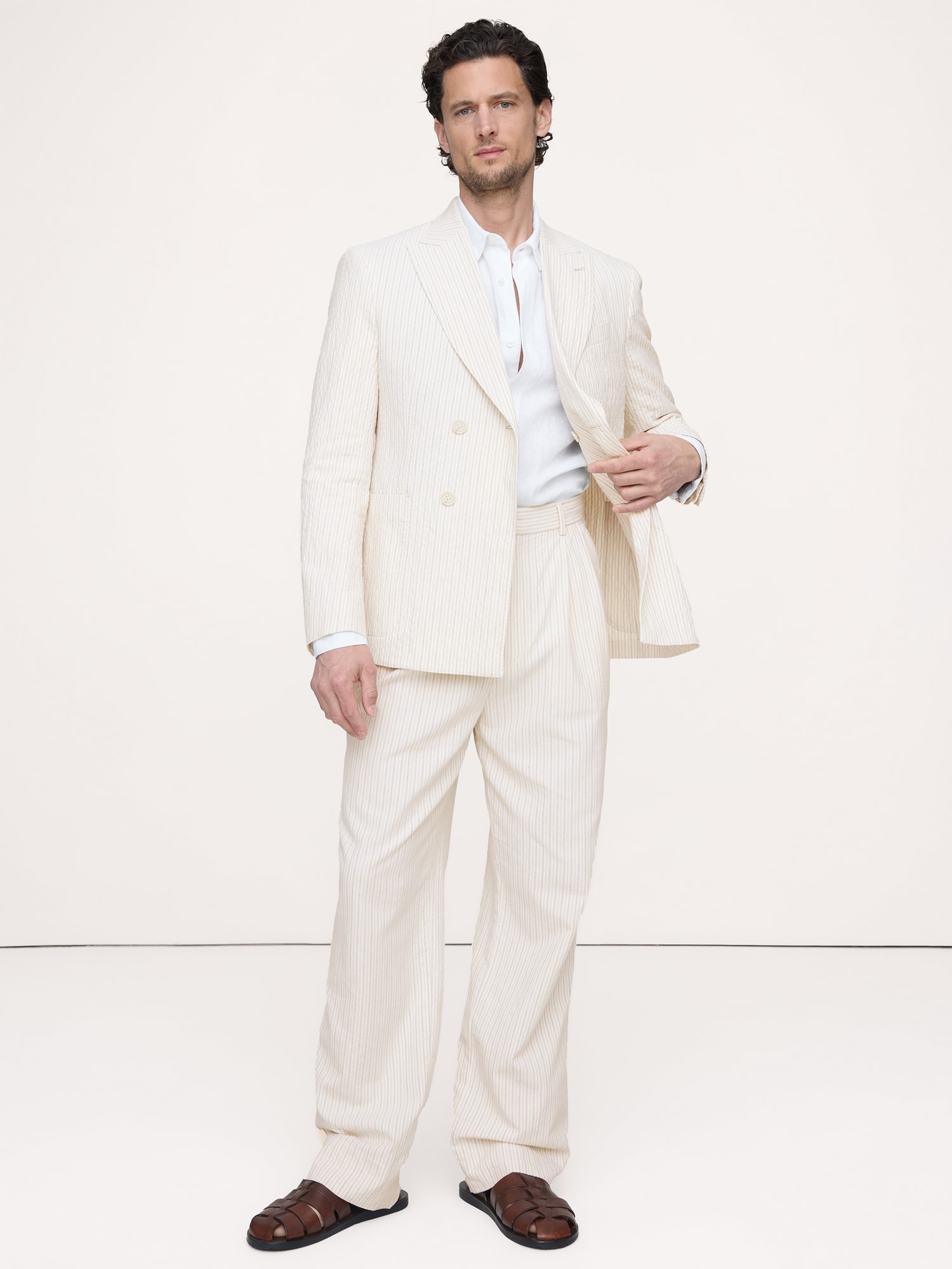 L'image numéro 1 présente Pantalon de complet en mélange gaufré de coton et lin italien