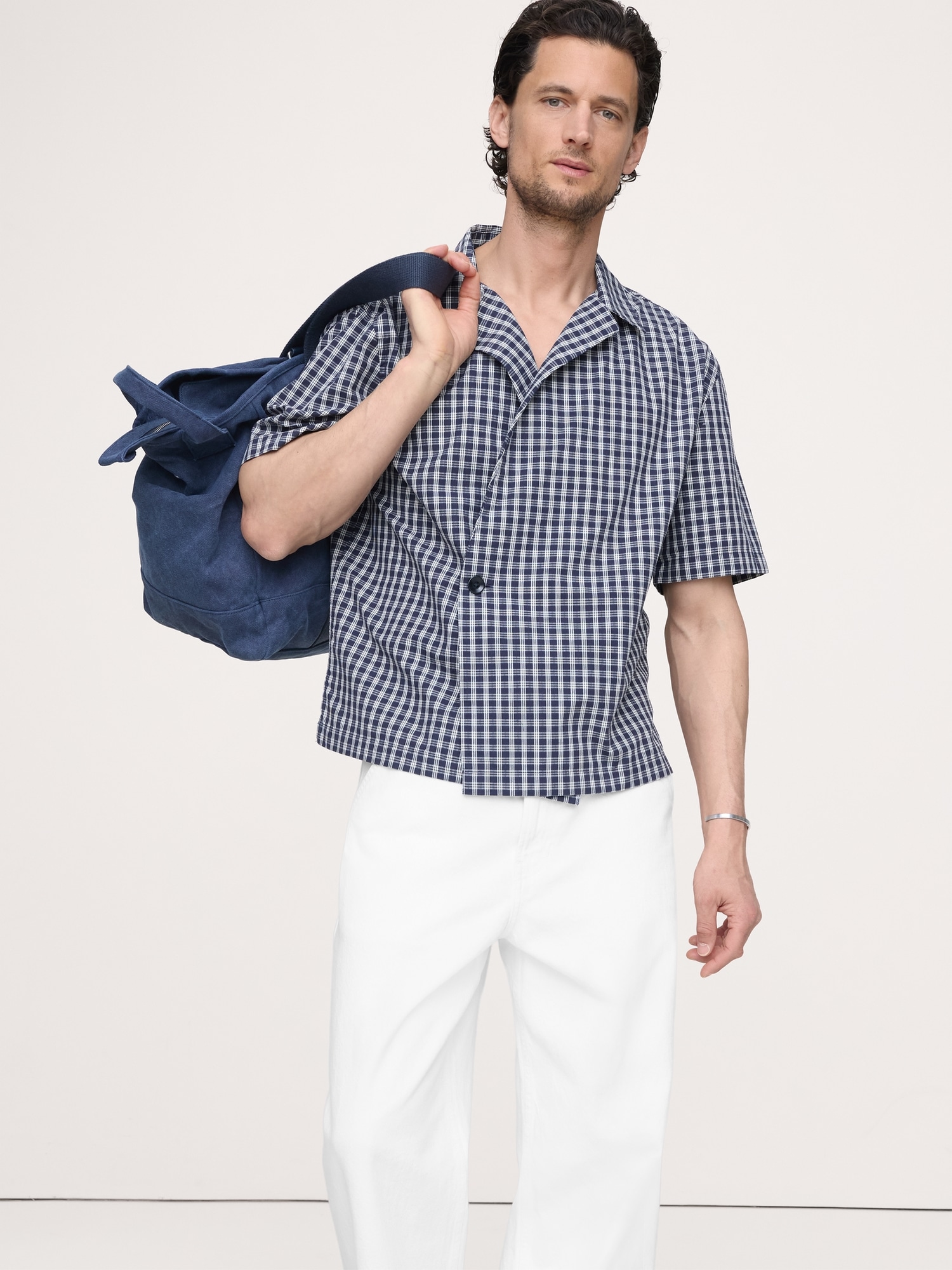 L'image numéro 1 présente Chemise de vacances décontractée croisée