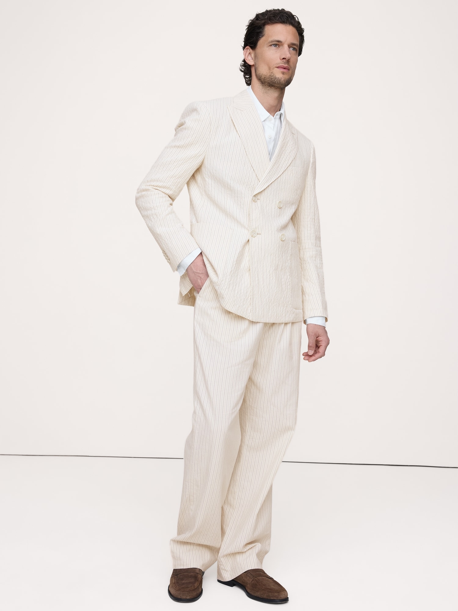L'image numéro 6 présente Veste de complet croisée en mélange gaufré de coton et lin italien