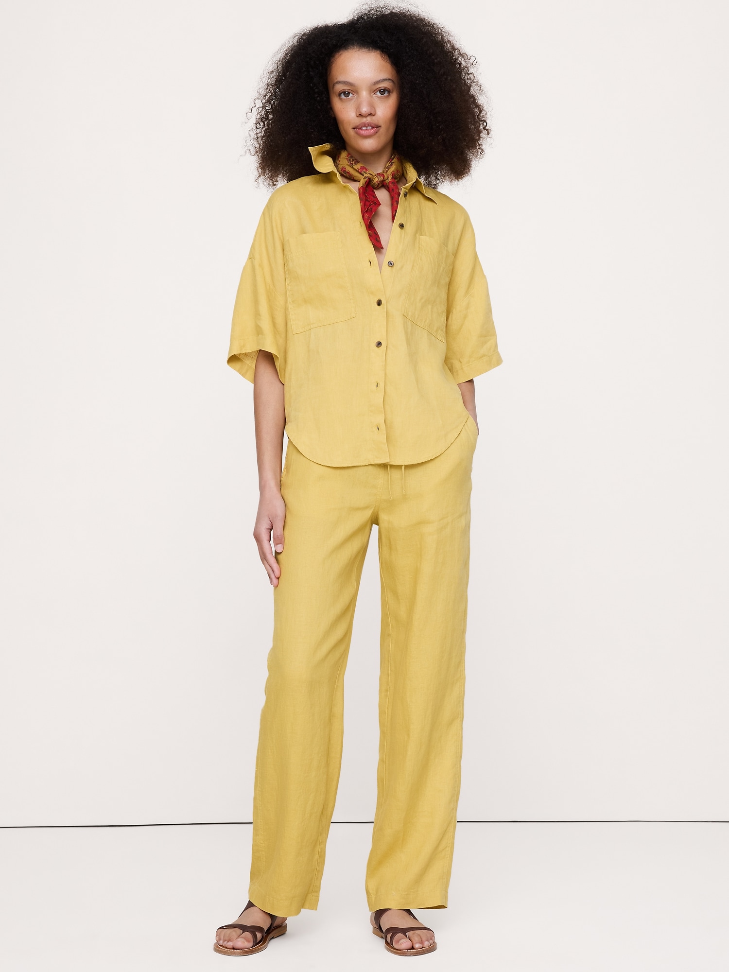 L'image numéro 1 présente Pantalon droit à taille extensible en lin Escapade