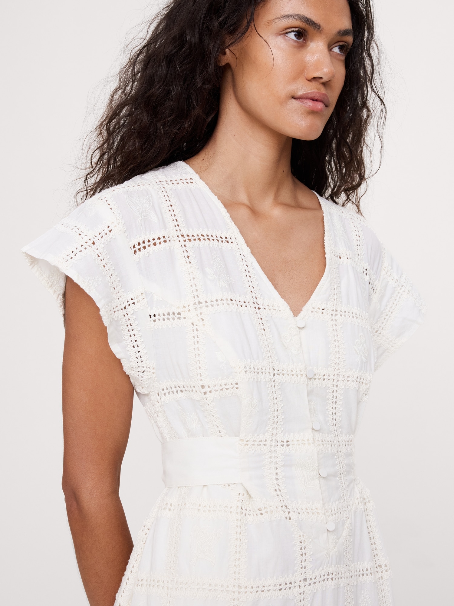 L'image numéro 4 présente Robe longue en coton brodée