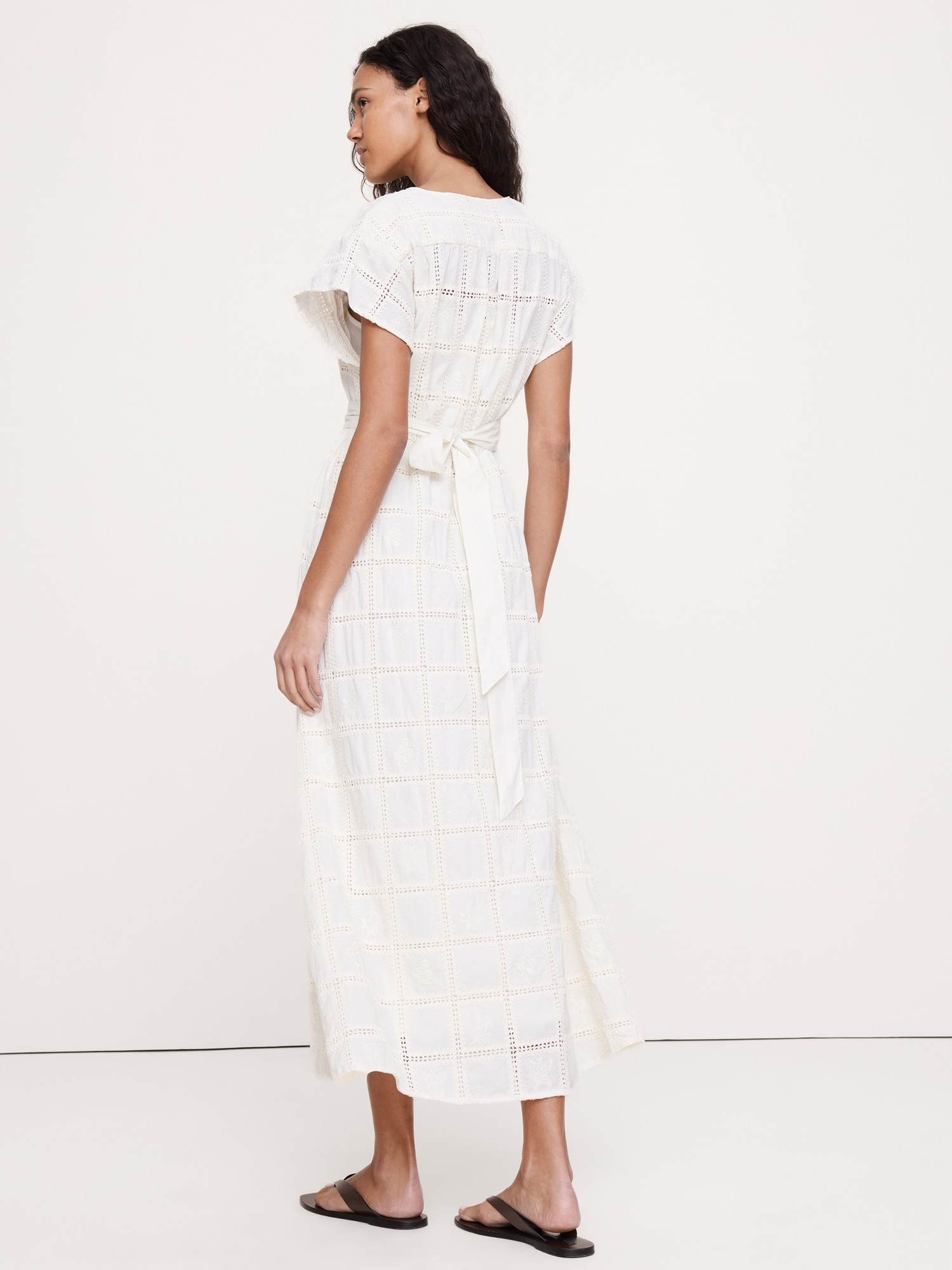 L'image numéro 3 présente Robe longue en coton brodée