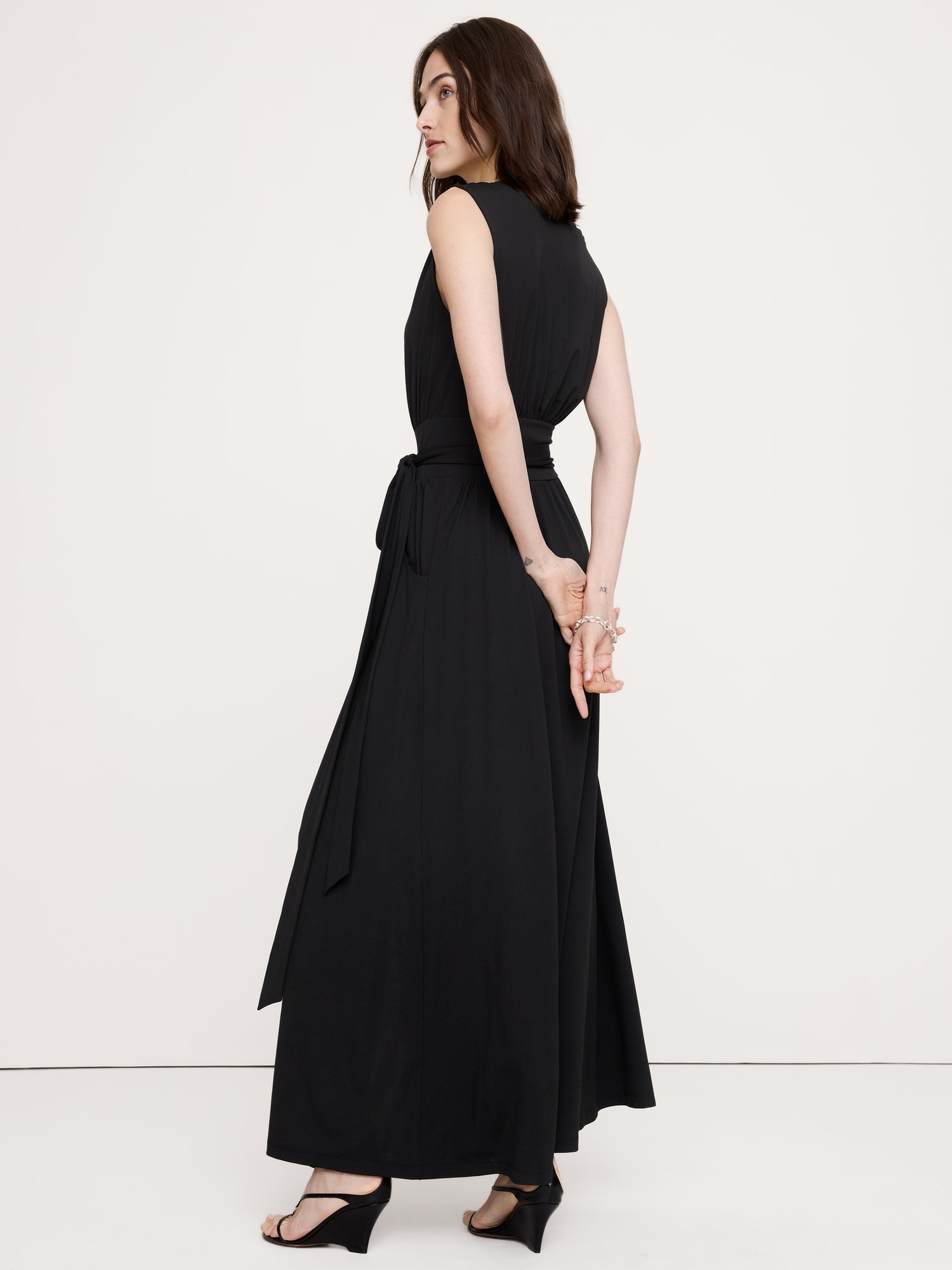 L'image numéro 3 présente Robe cache-cœur en tricot