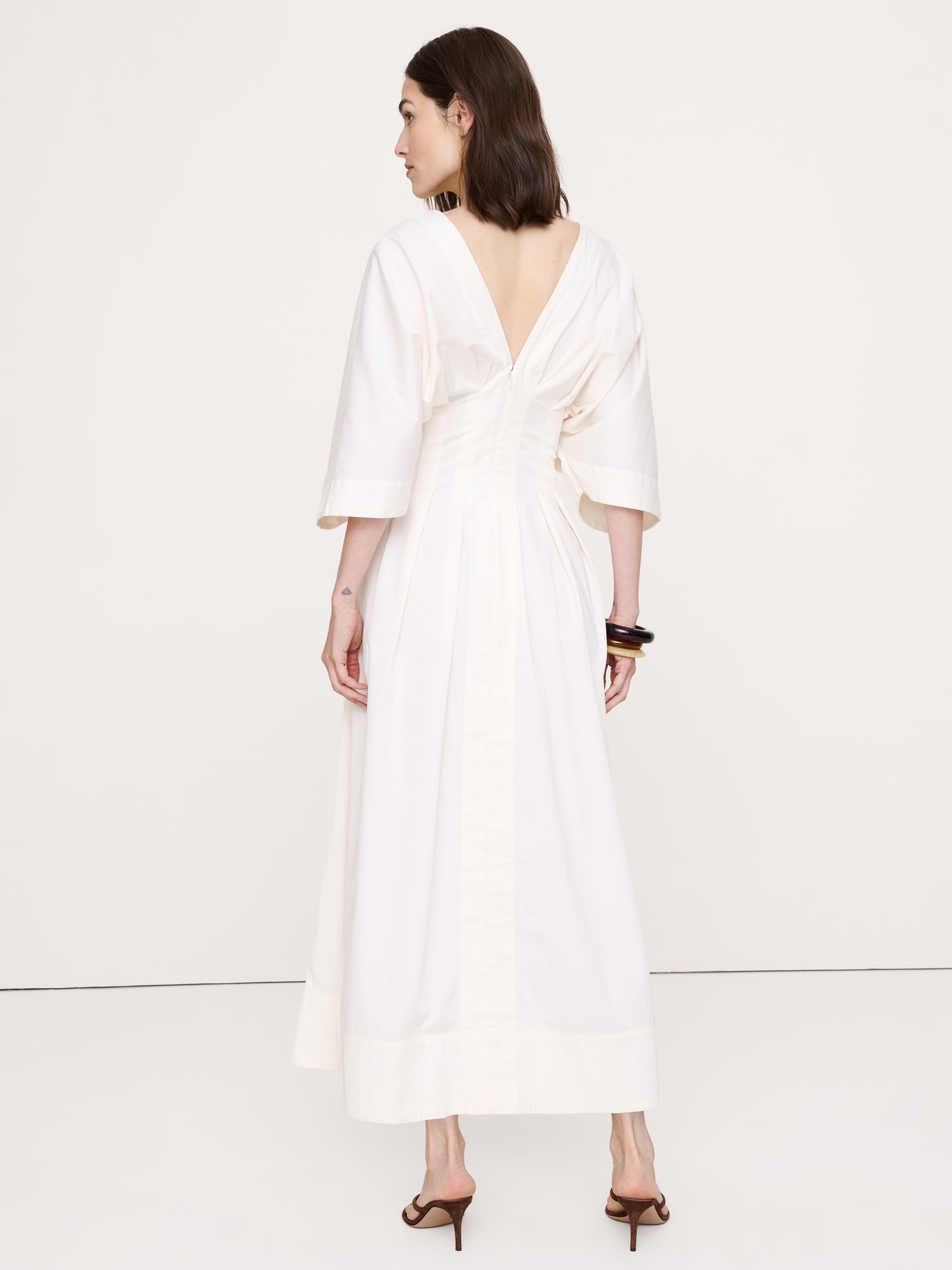 L'image numéro 4 présente Robe longue à plis en coton extensible