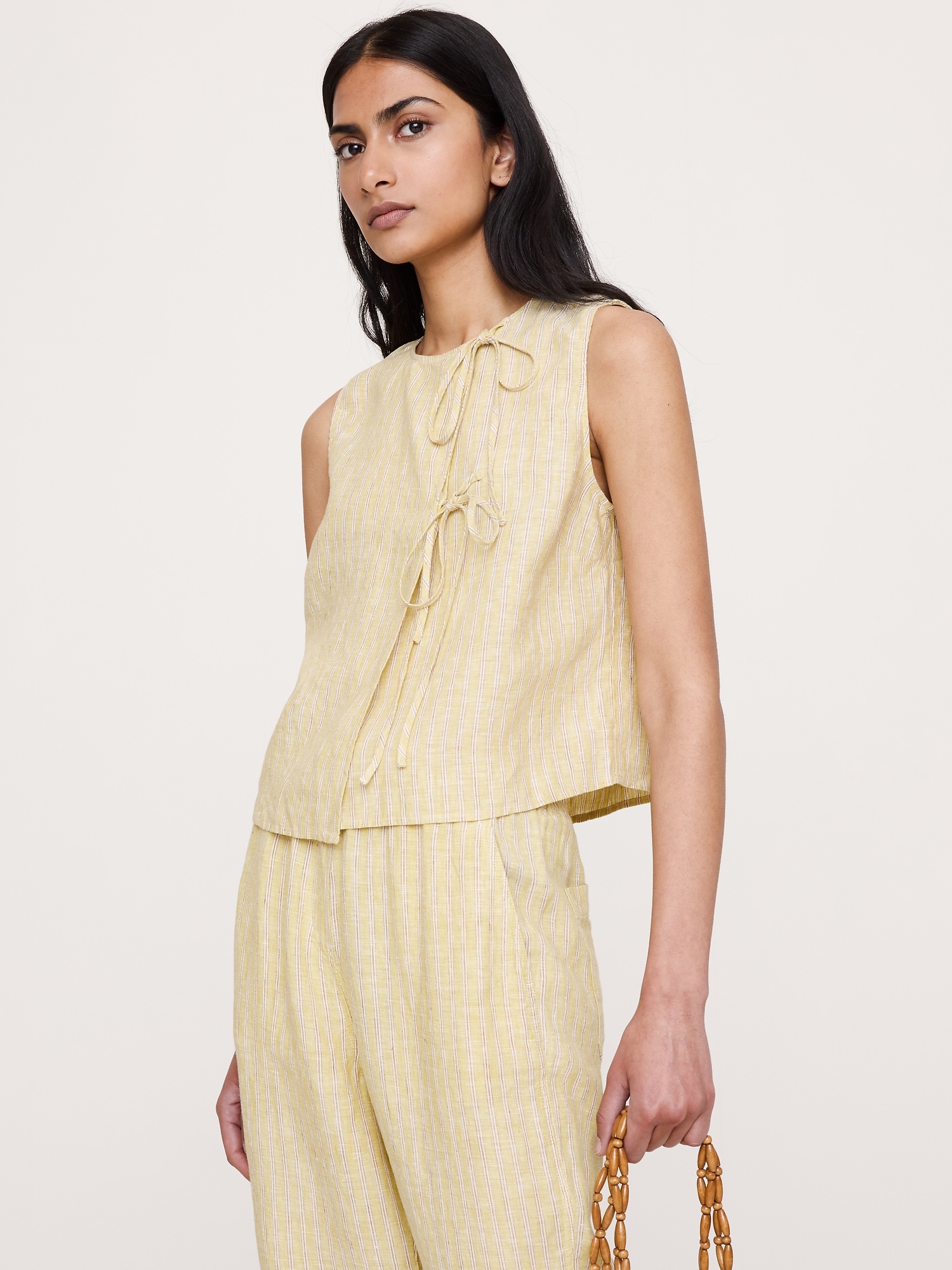 L'image numéro 1 présente Camisole à double lien en lin