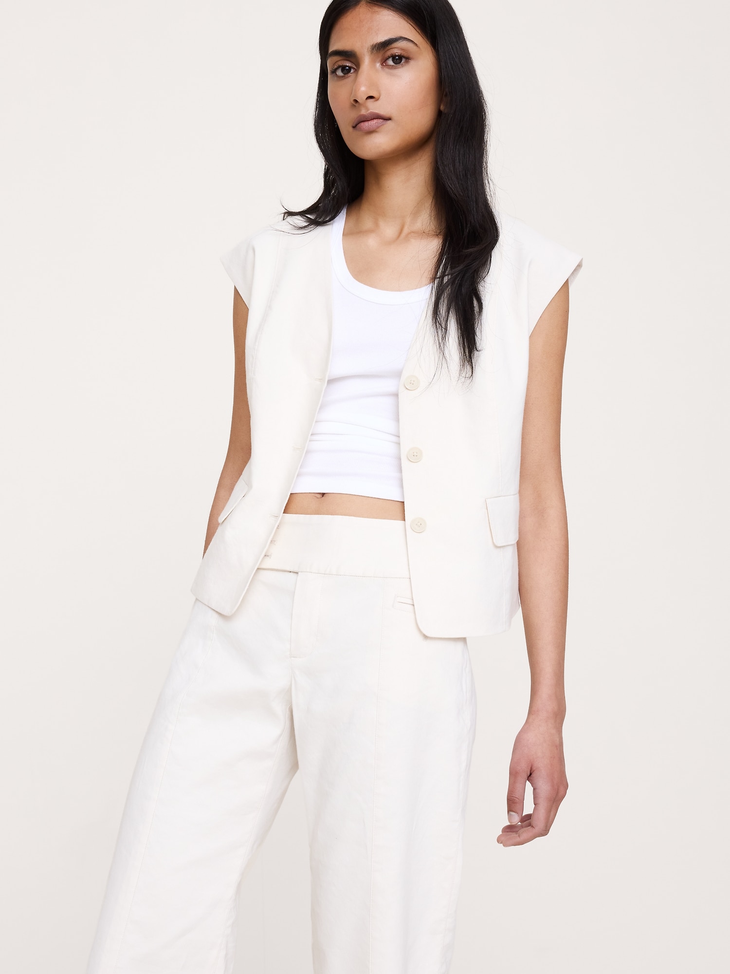 L'image numéro 4 présente Pantalon en lin et viscose extensible à jambe large et taille basse