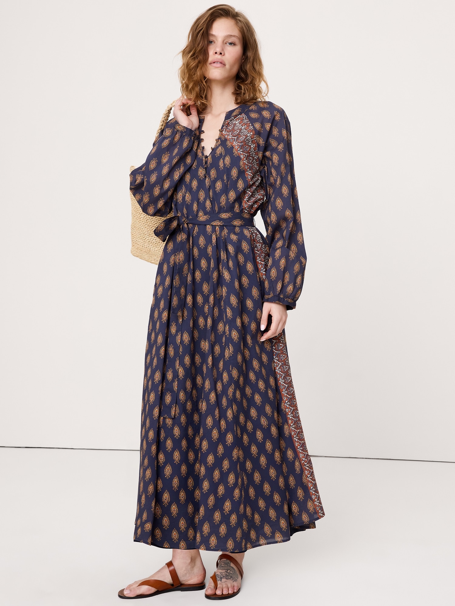 L'image numéro 1 présente Robe caftan longue en coton léger