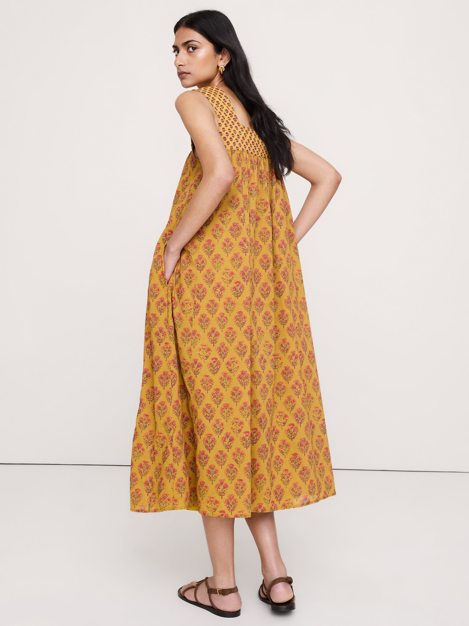 L'image numéro 3 présente Robe en coton à encolure carrée