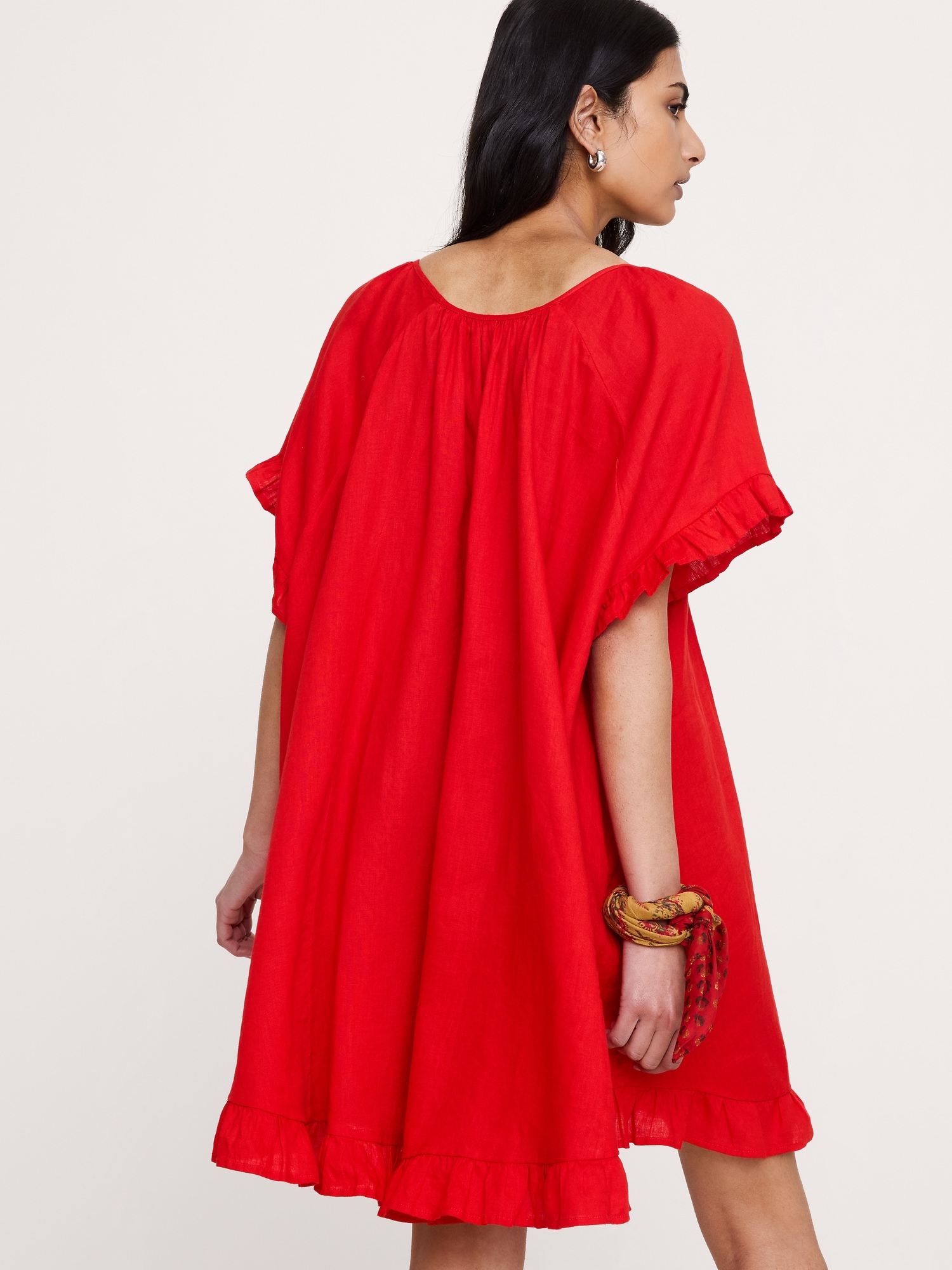 L'image numéro 2 présente Robe courte à bordure à volants