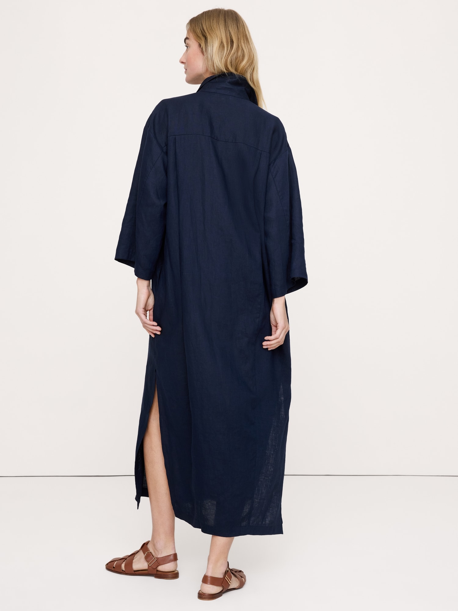 L'image numéro 3 présente Robe-chemisier en lin