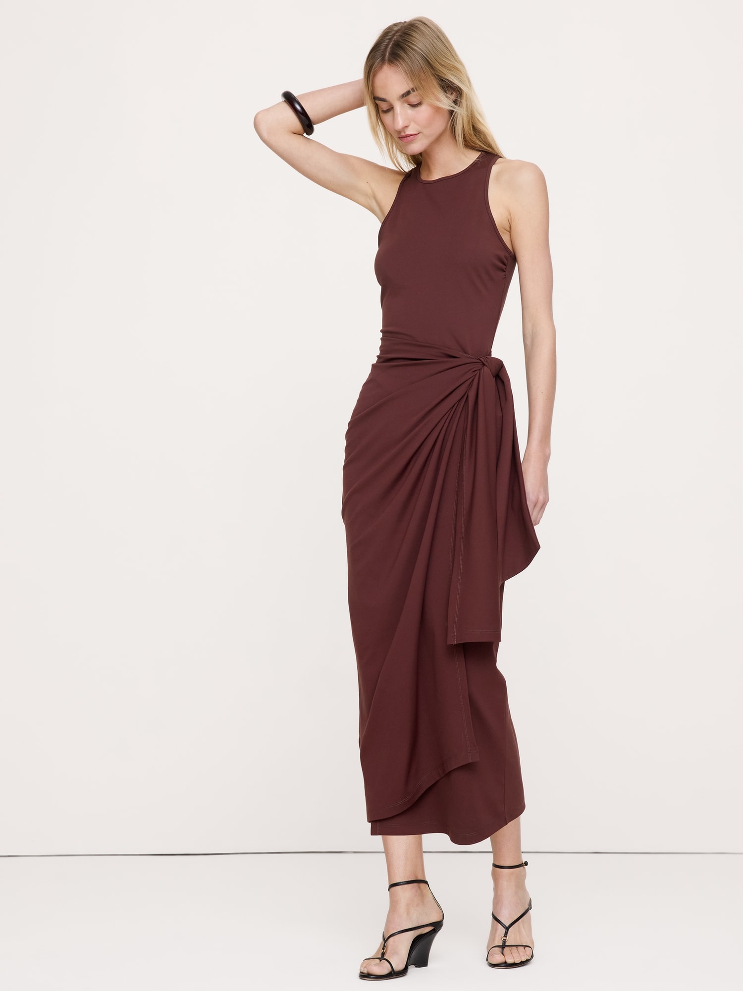 L'image numéro 1 présente Robe cache-cœur en tricot