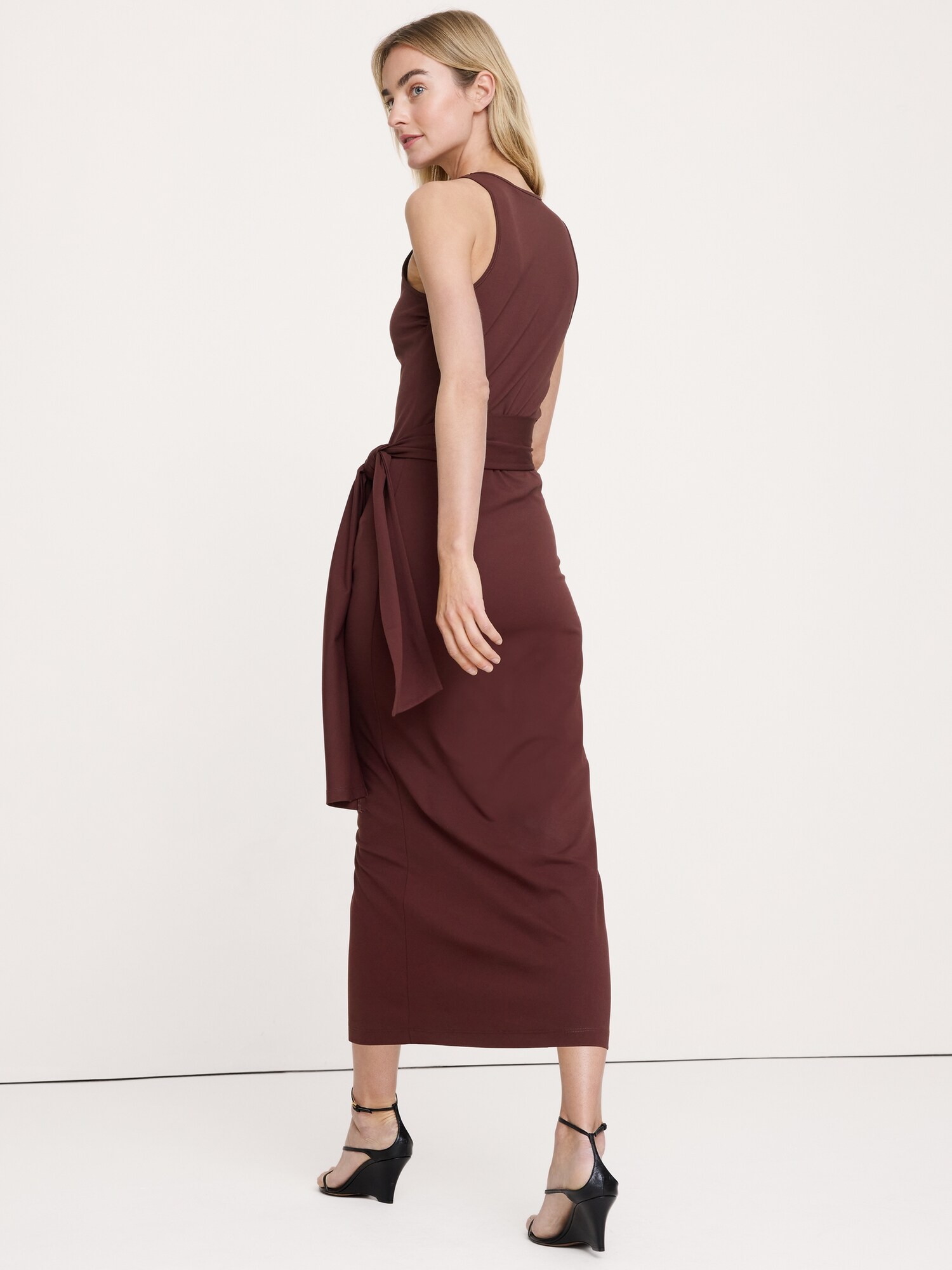 L'image numéro 5 présente Robe cache-cœur en tricot