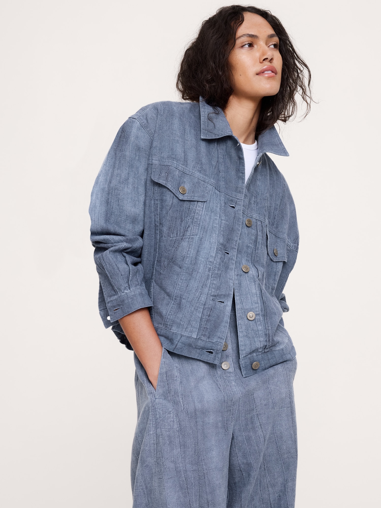 L'image numéro 4 présente Pantalon coupe baril décontractée à taille haute en mélange de coton et ramie