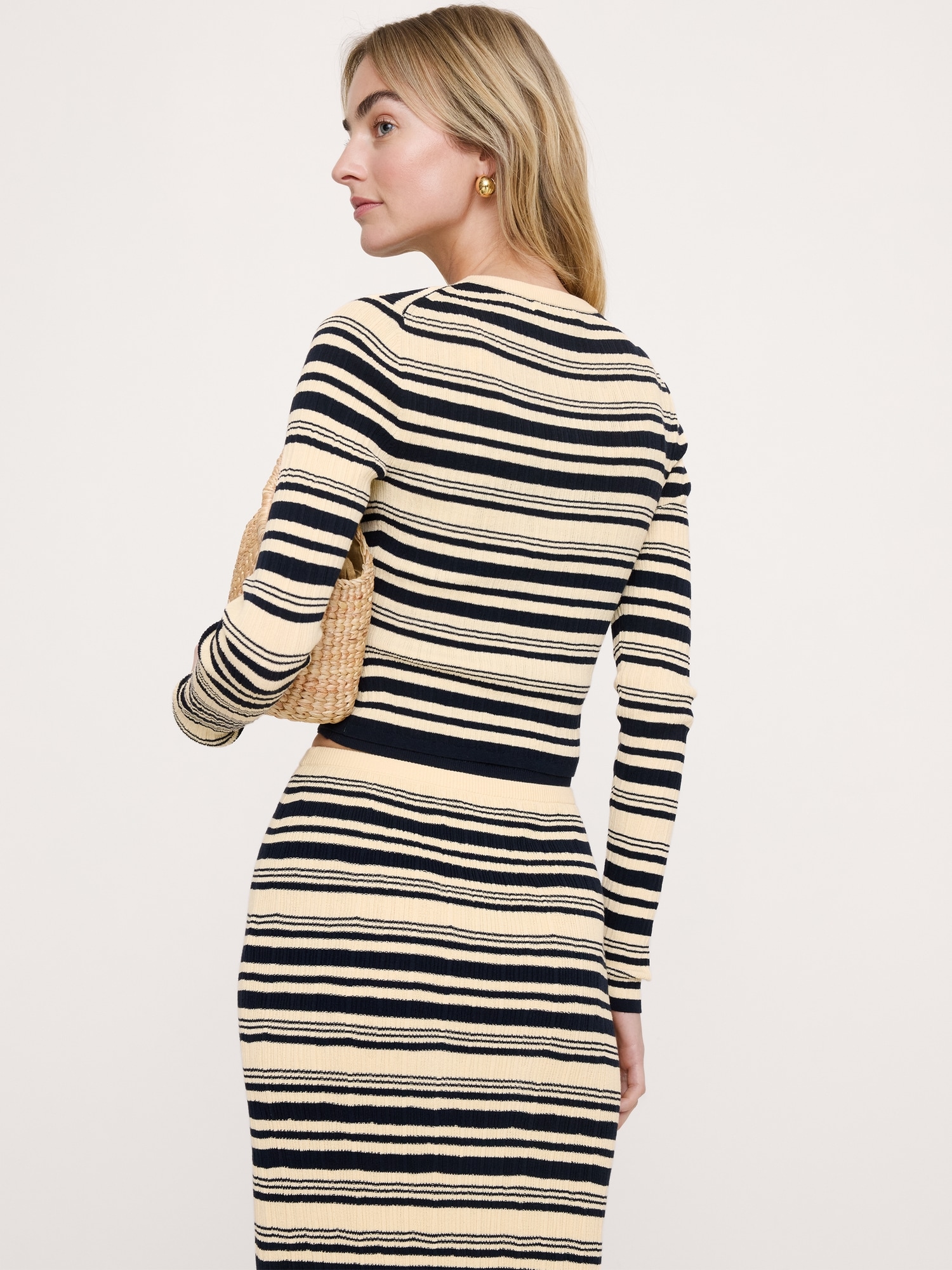 L'image numéro 3 présente Cardigan court en tricot froissé