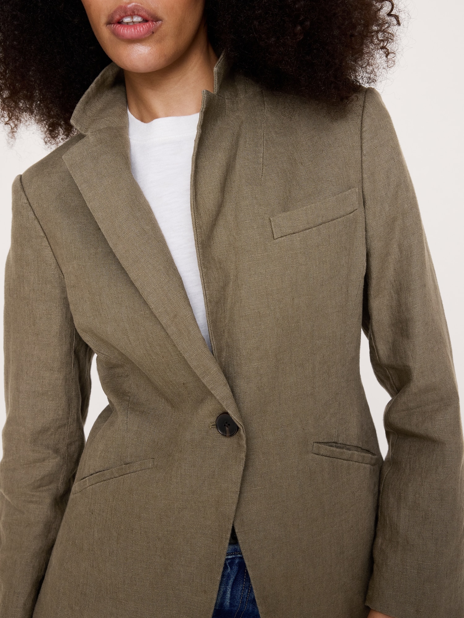 L'image numéro 4 présente Blazer ajusté en lin