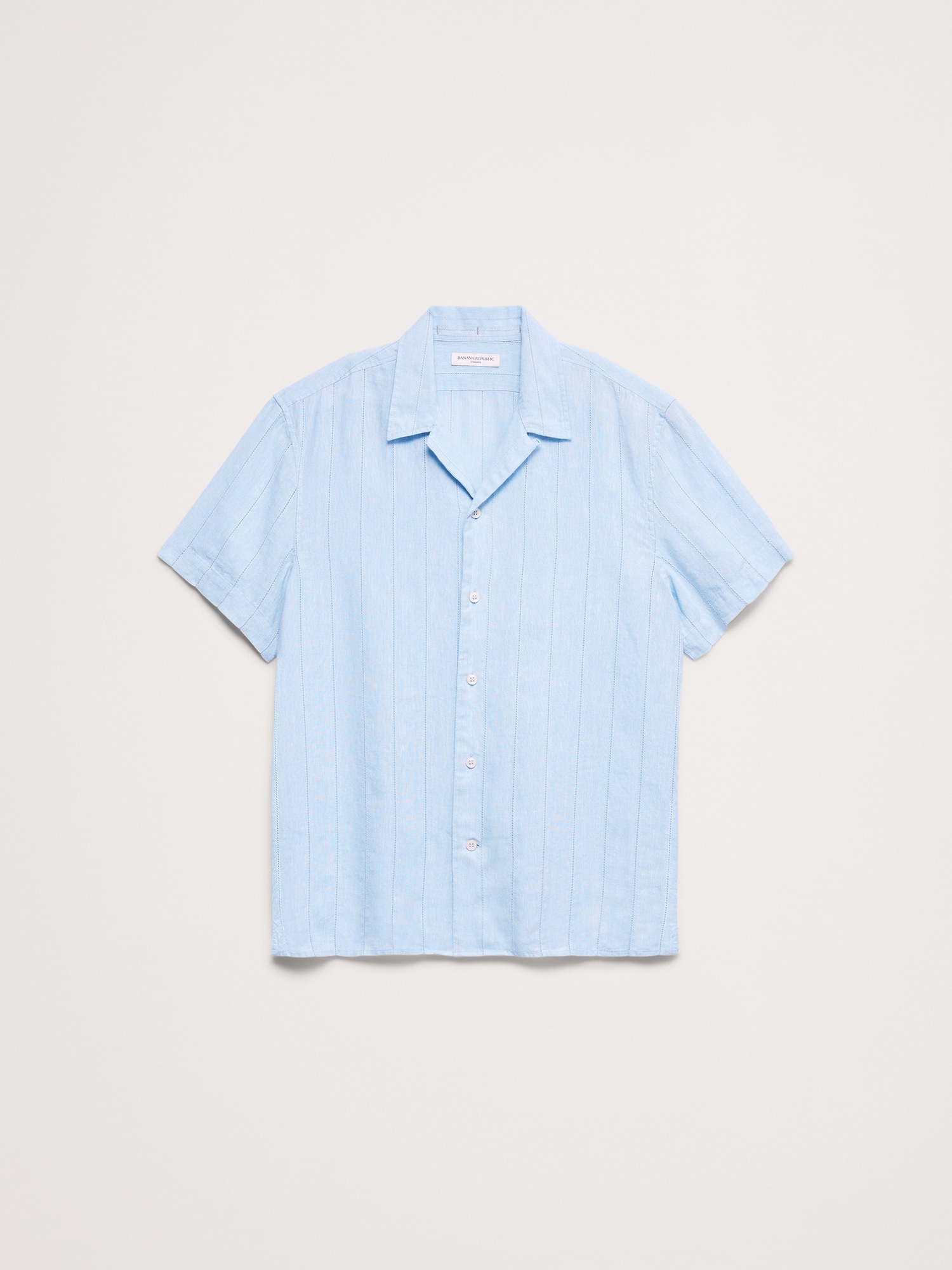 L'image numéro 2 présente Chemise de vacances coupe standard à rayures et motif ajouré en lin et coton