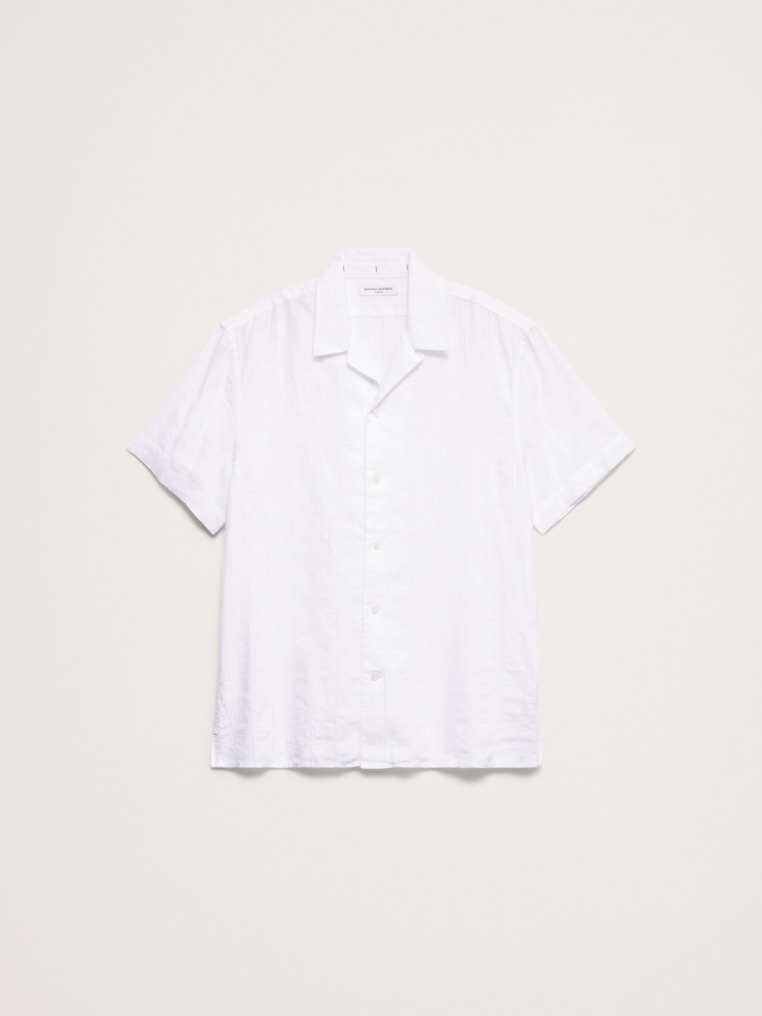 L'image numéro 5 présente Chemise de vacances coupe standard à rayures et motif ajouré en lin et coton