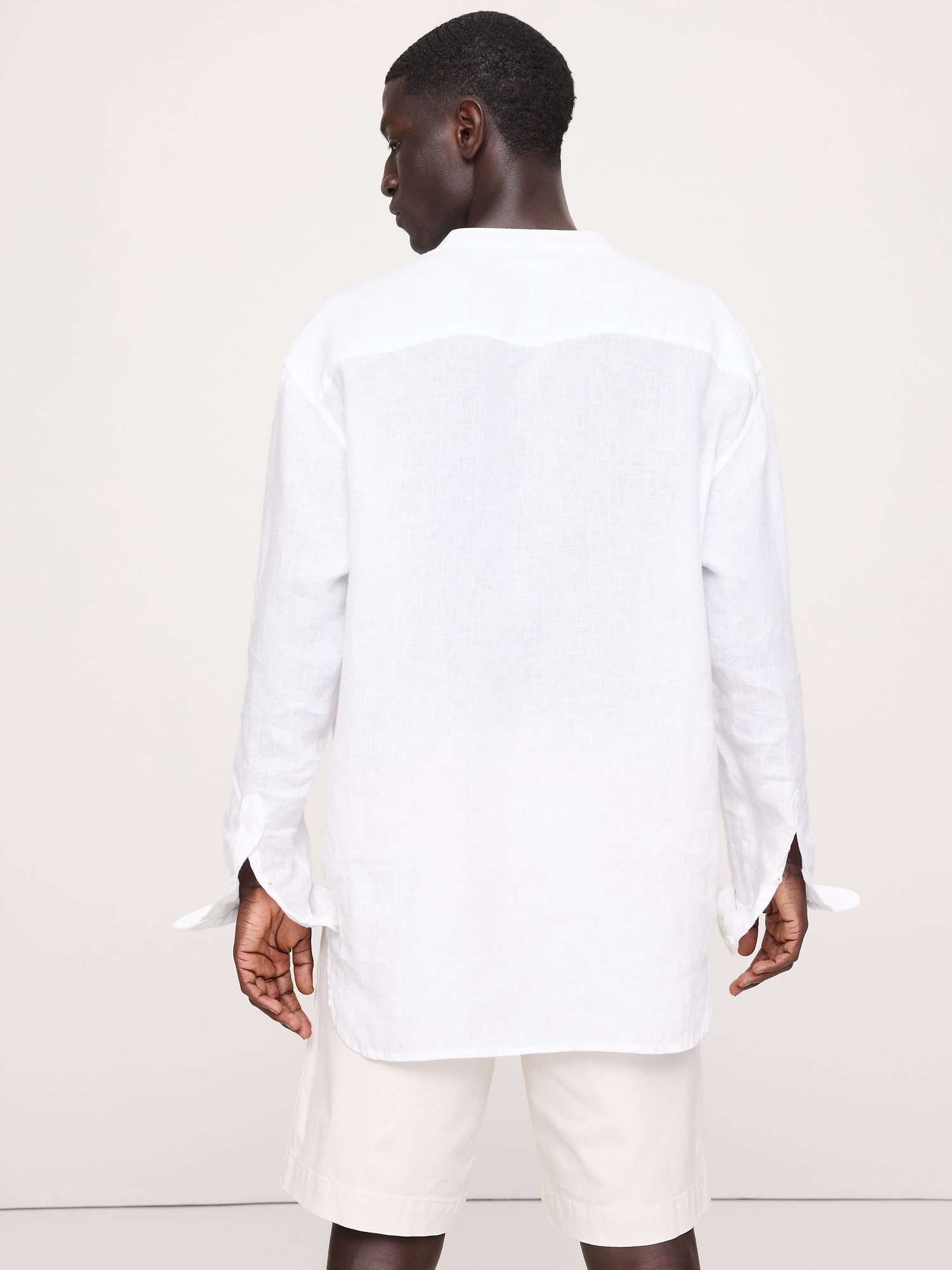 L'image numéro 2 présente Chemise décontractée coupe standard à col à bande
