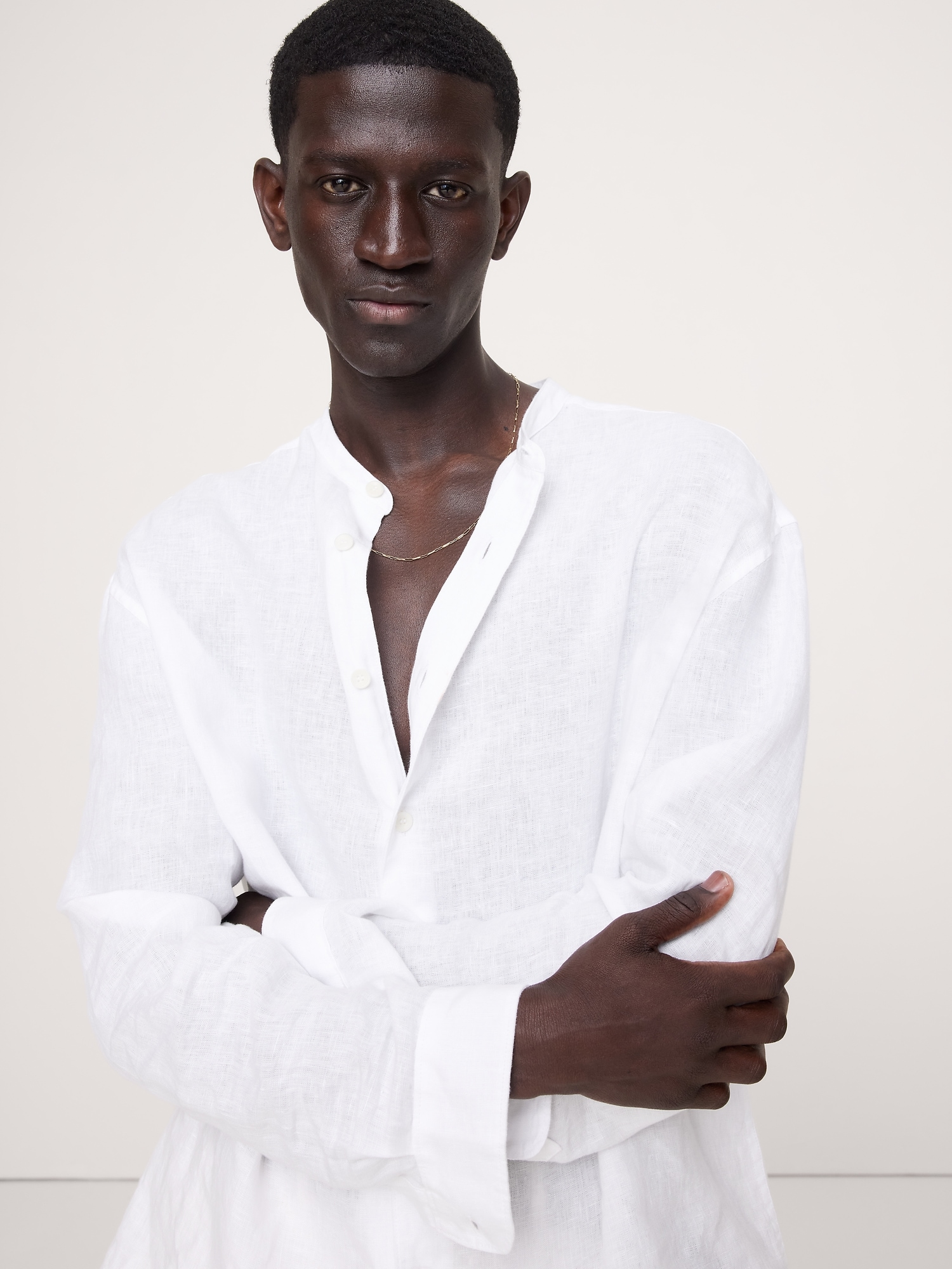 L'image numéro 3 présente Chemise décontractée coupe standard à col à bande