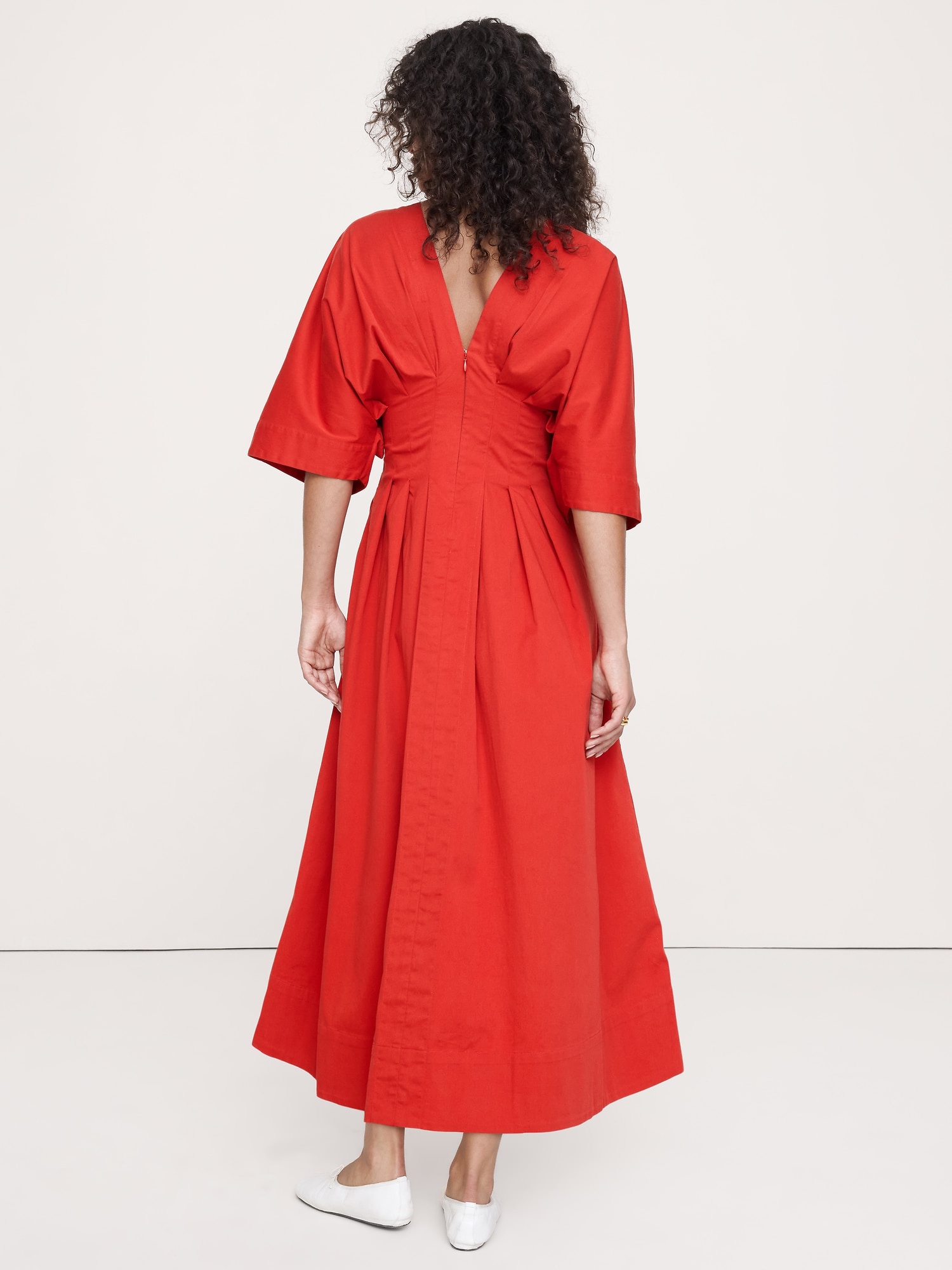 L'image numéro 2 présente Robe longue à plis en coton extensible