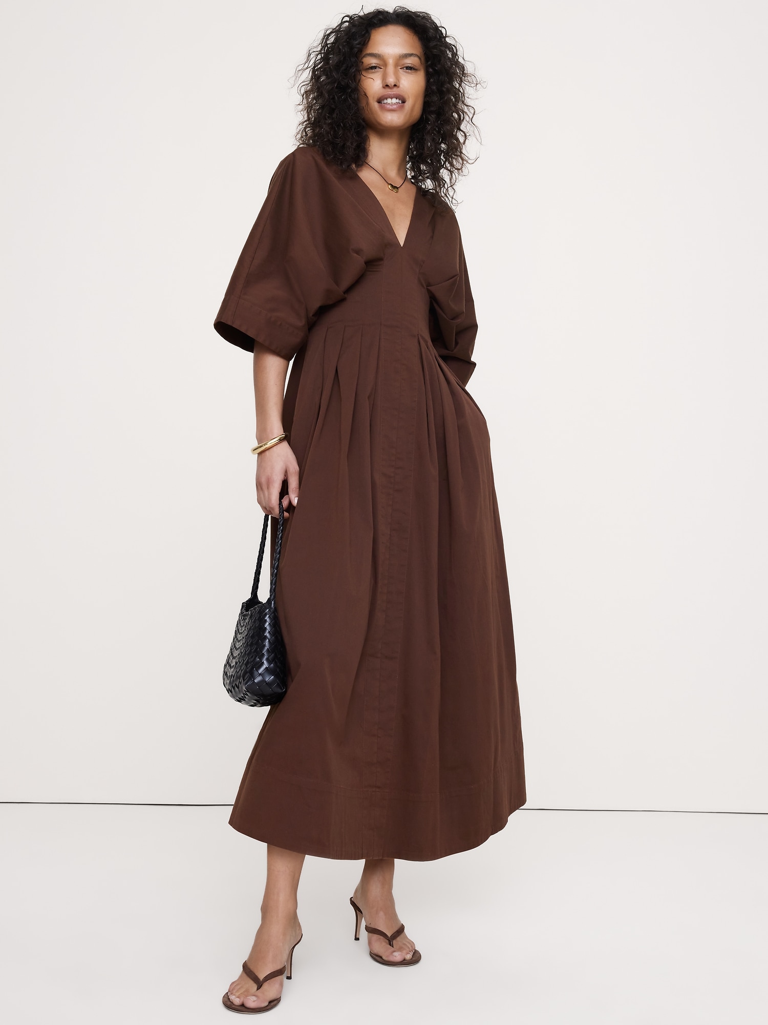 L'image numéro 1 présente Robe longue à plis en coton extensible