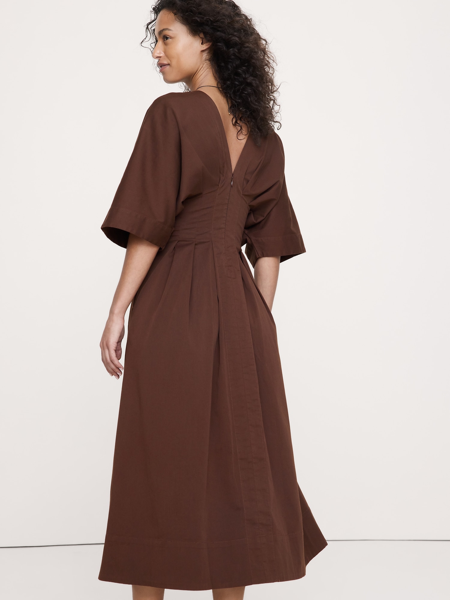 L'image numéro 6 présente Robe longue à plis en coton extensible