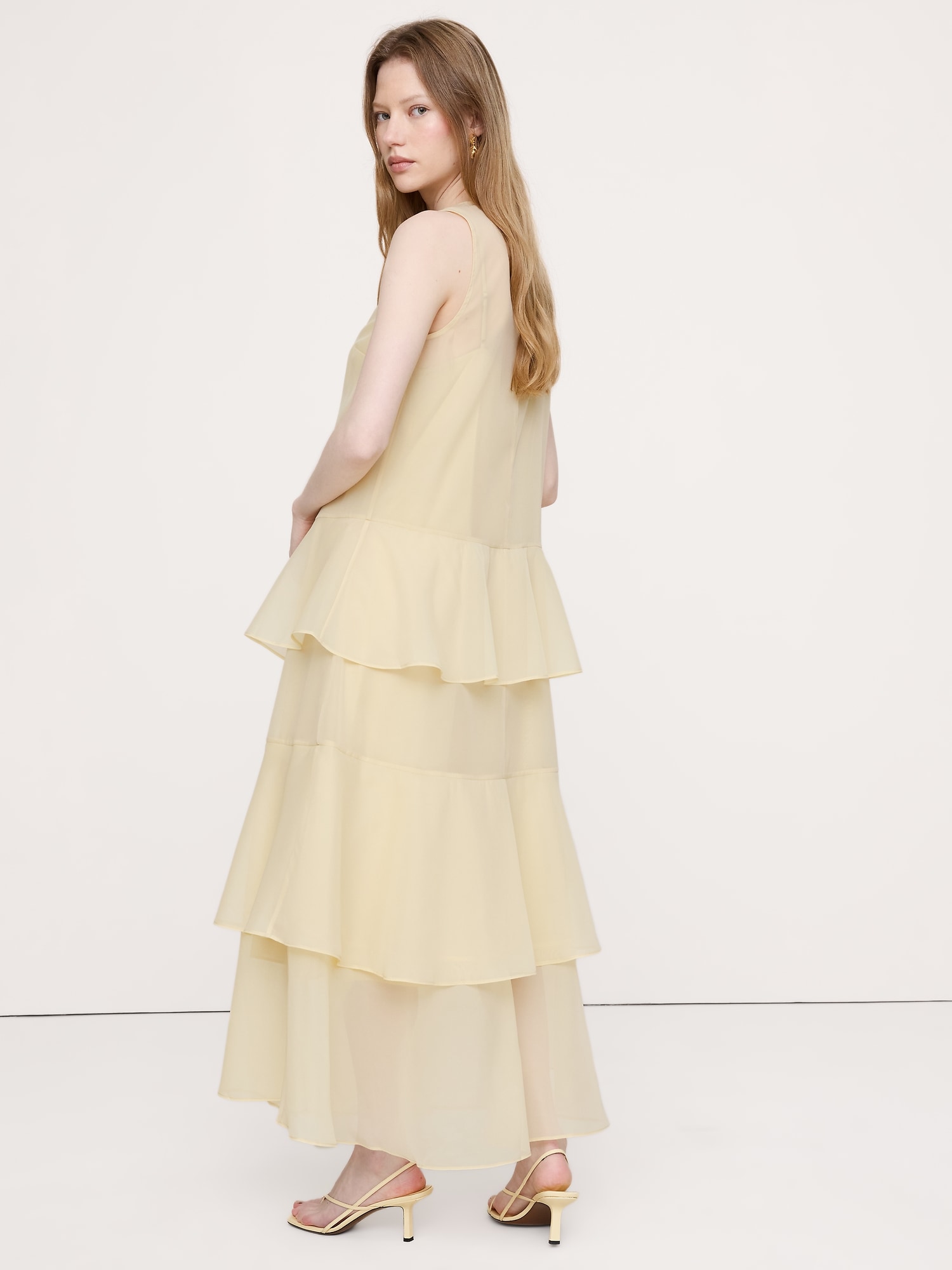 L'image numéro 3 présente Robe longue étagée en organza