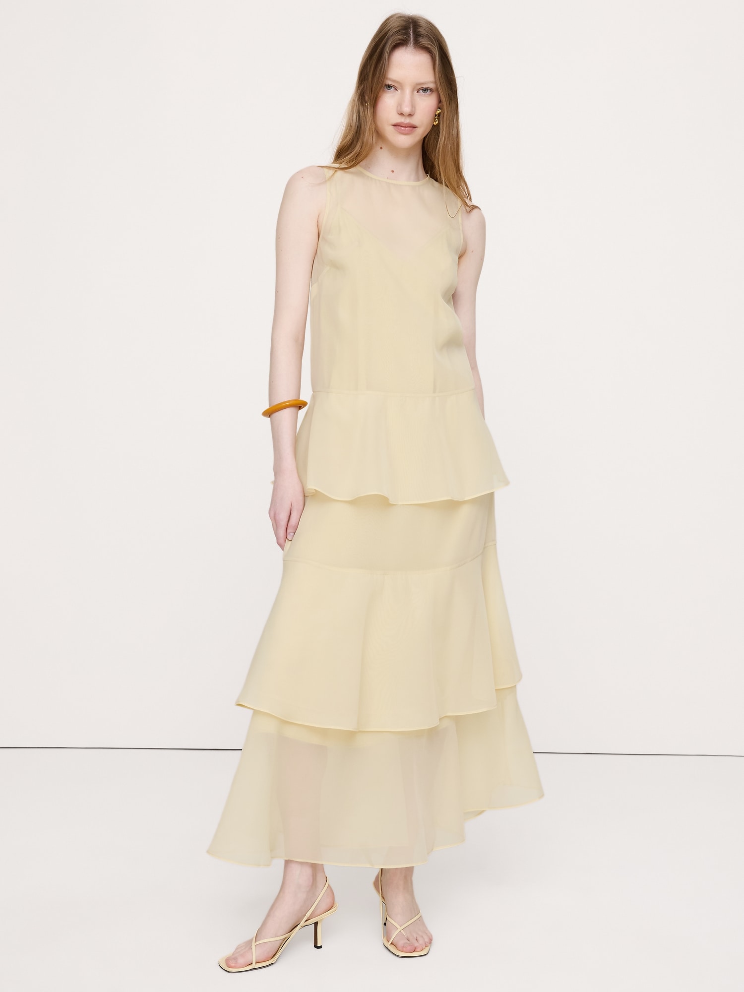 L'image numéro 4 présente Robe longue étagée en organza