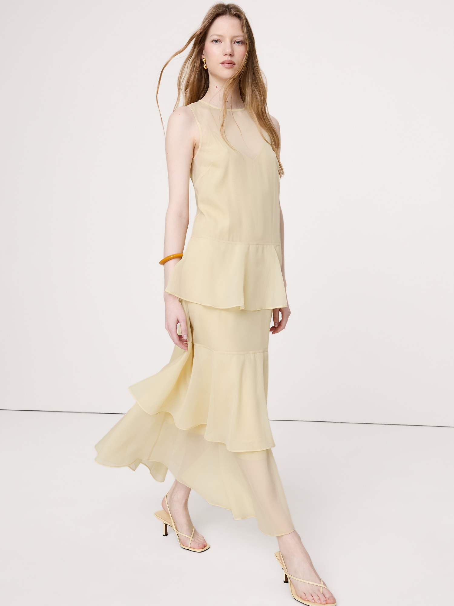 L'image numéro 1 présente Robe longue étagée en organza