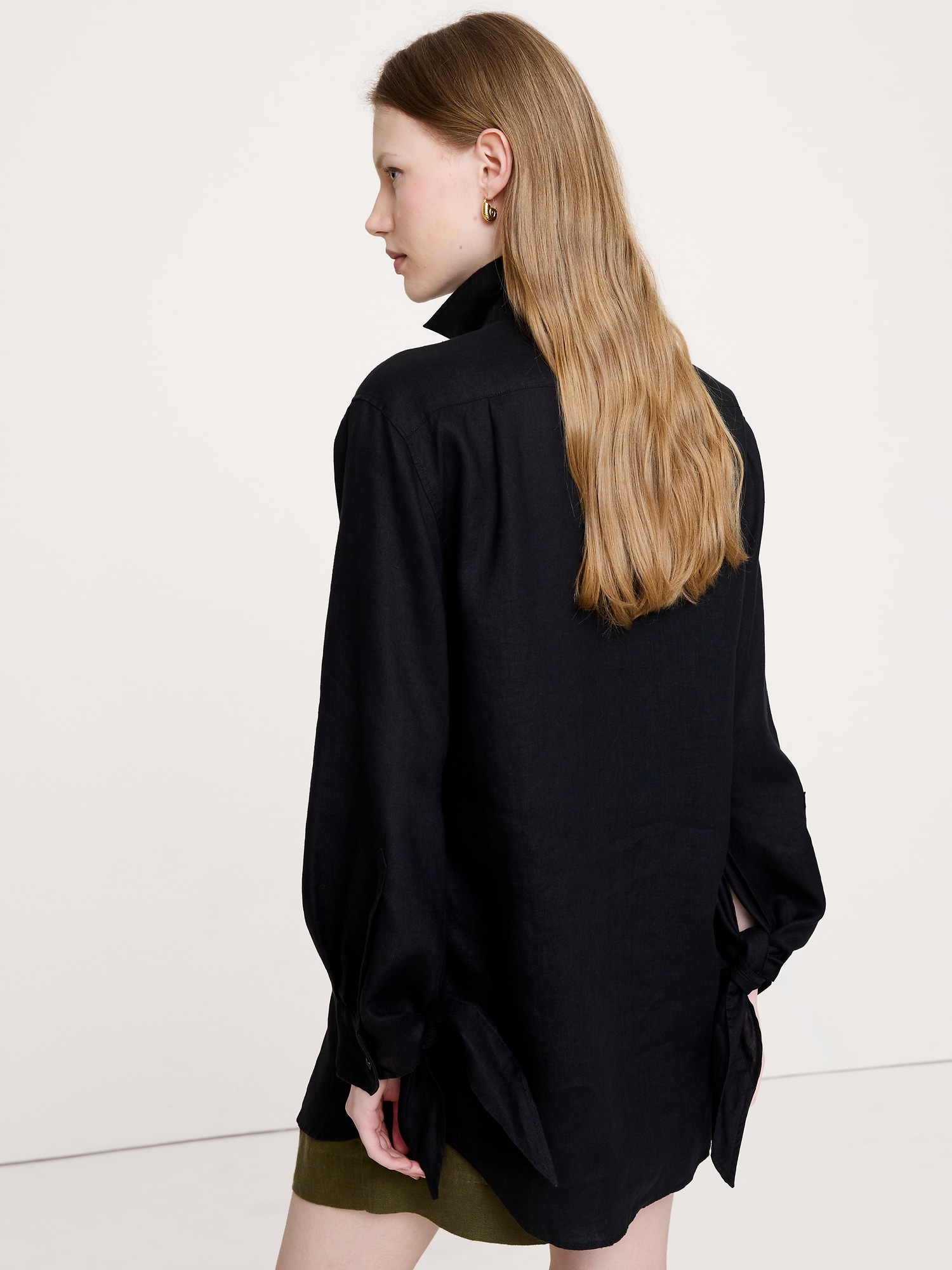 Image number 4 showing, The Oversized Tie-Cuff Shirt in Linen