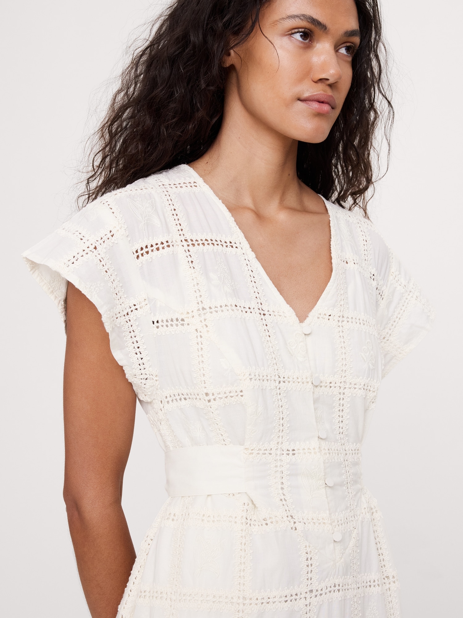 L'image numéro 4 présente Robe longue en coton brodée