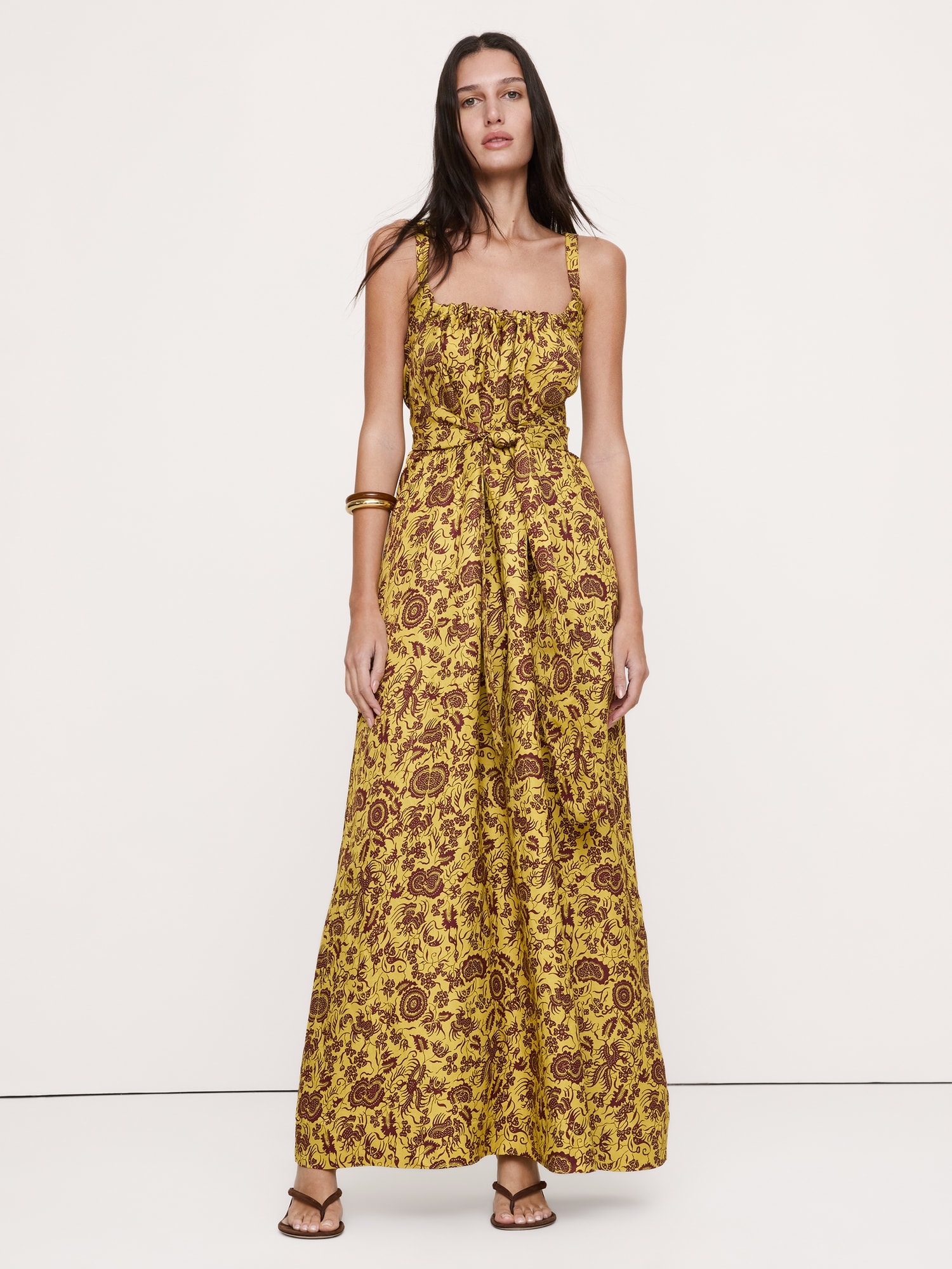 L'image numéro 1 présente Robe longue à fronces en lin et viscose