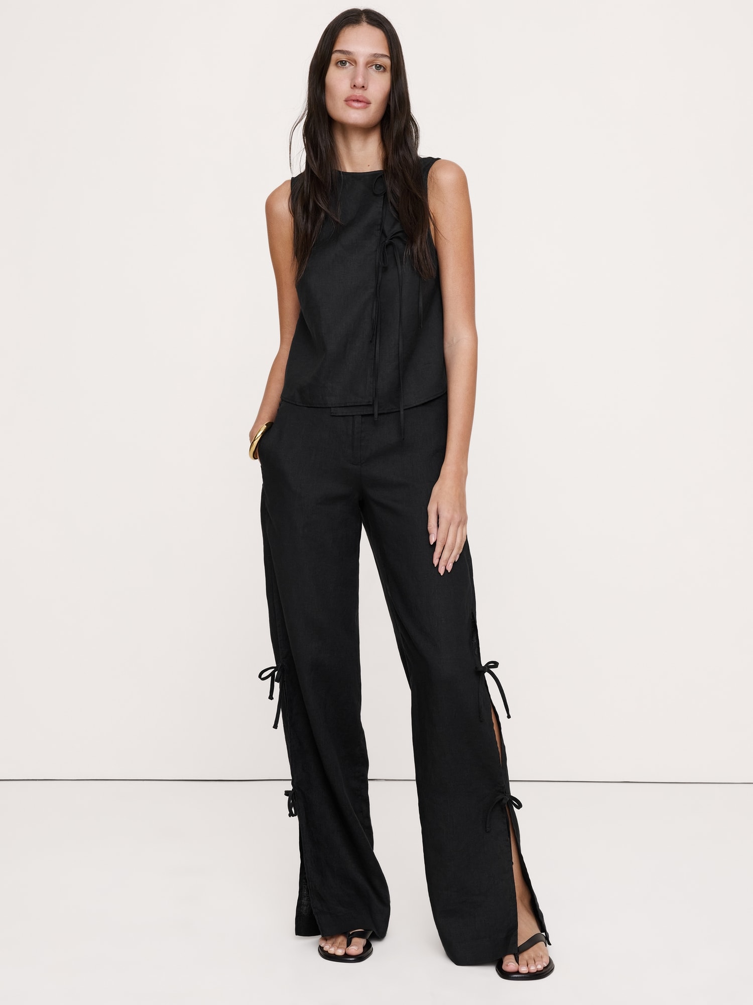 L'image numéro 1 présente Pantalon en lin à jambe large et noué sur le côté The Studio