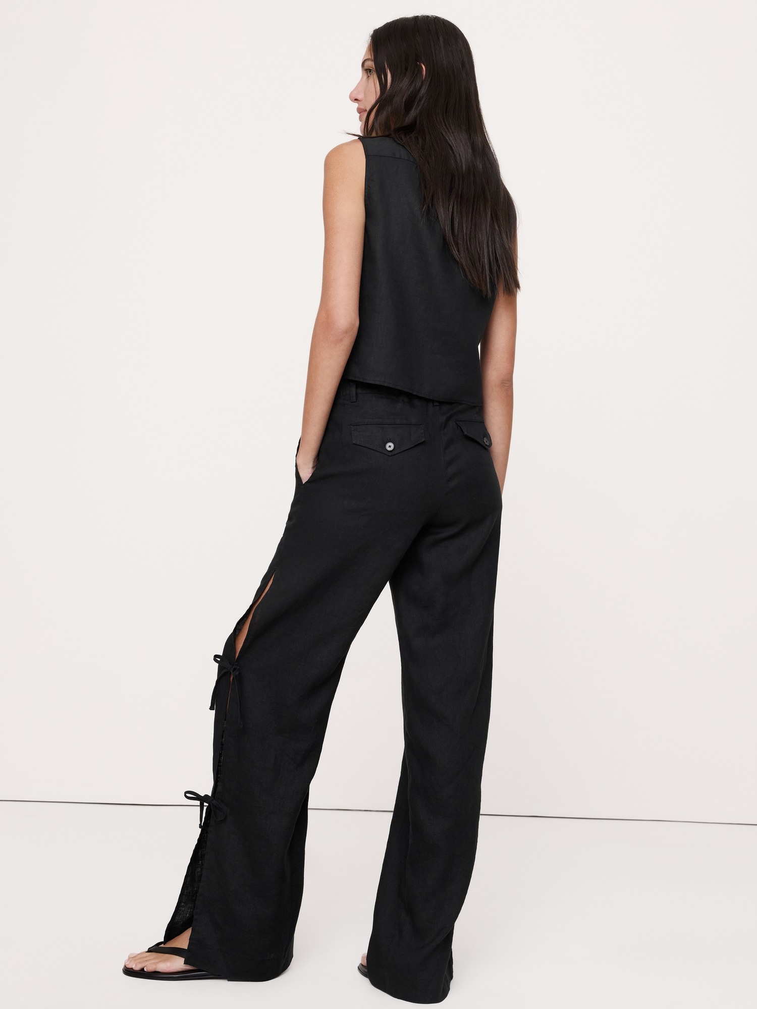 L'image numéro 6 présente Pantalon en lin à jambe large et noué sur le côté The Studio