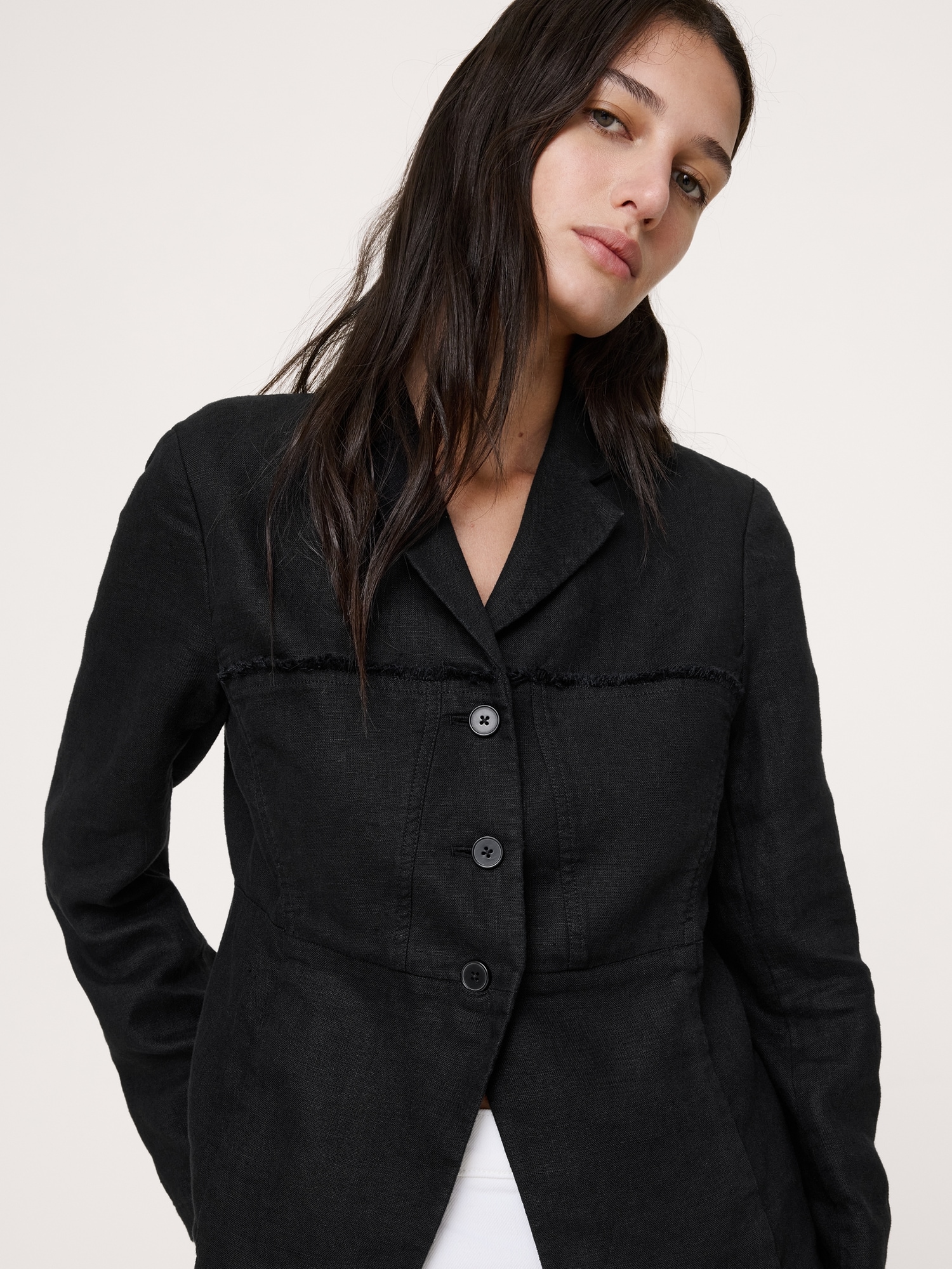 L'image numéro 4 présente Blazer en lin à franges