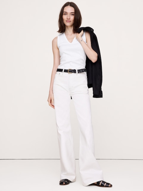 CAMISOLE MINIMALISTE À ENCOLURE EN V EN COTON