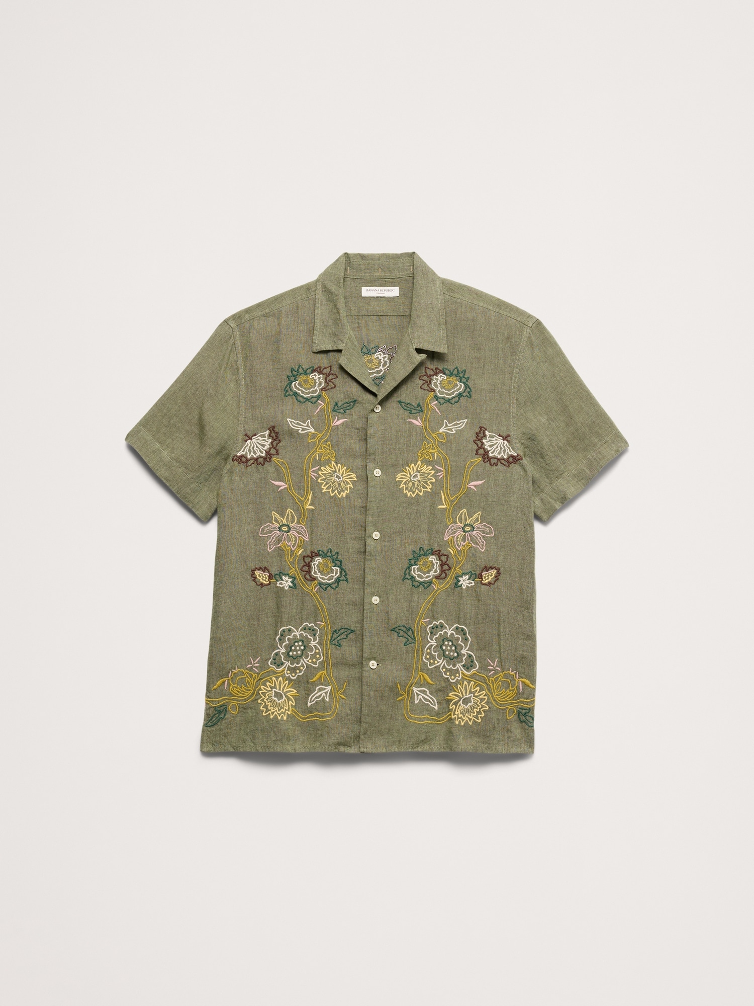 L'image numéro 5 présente Chemise de vacances à coupe standard en lin brodé