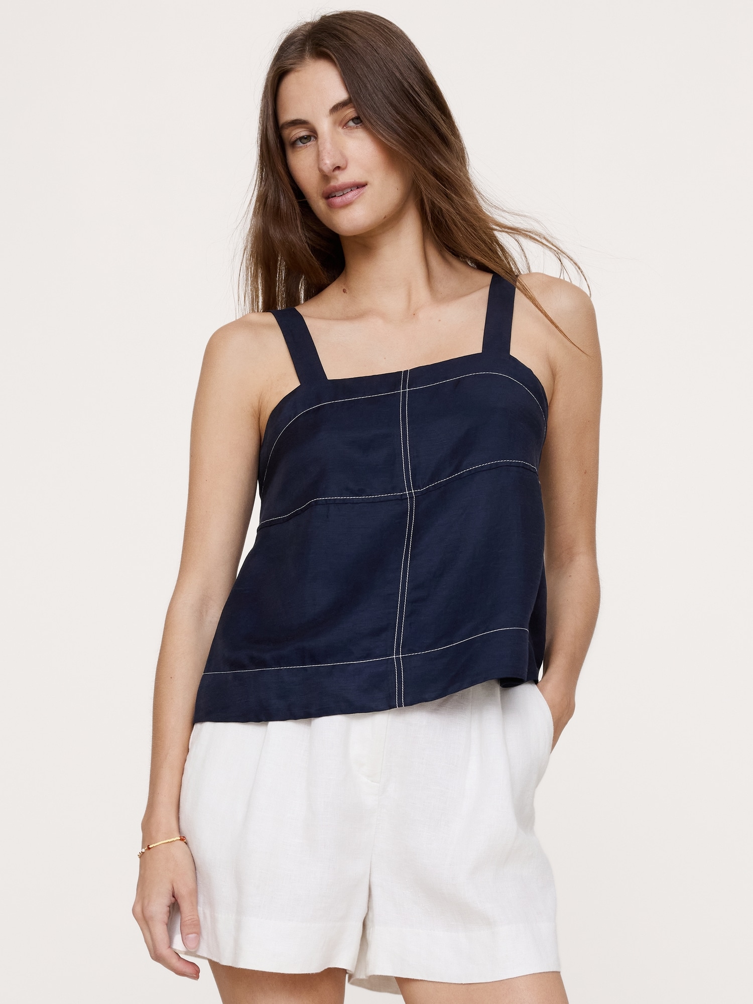 L'image numéro 5 présente Camisole en lin et viscose