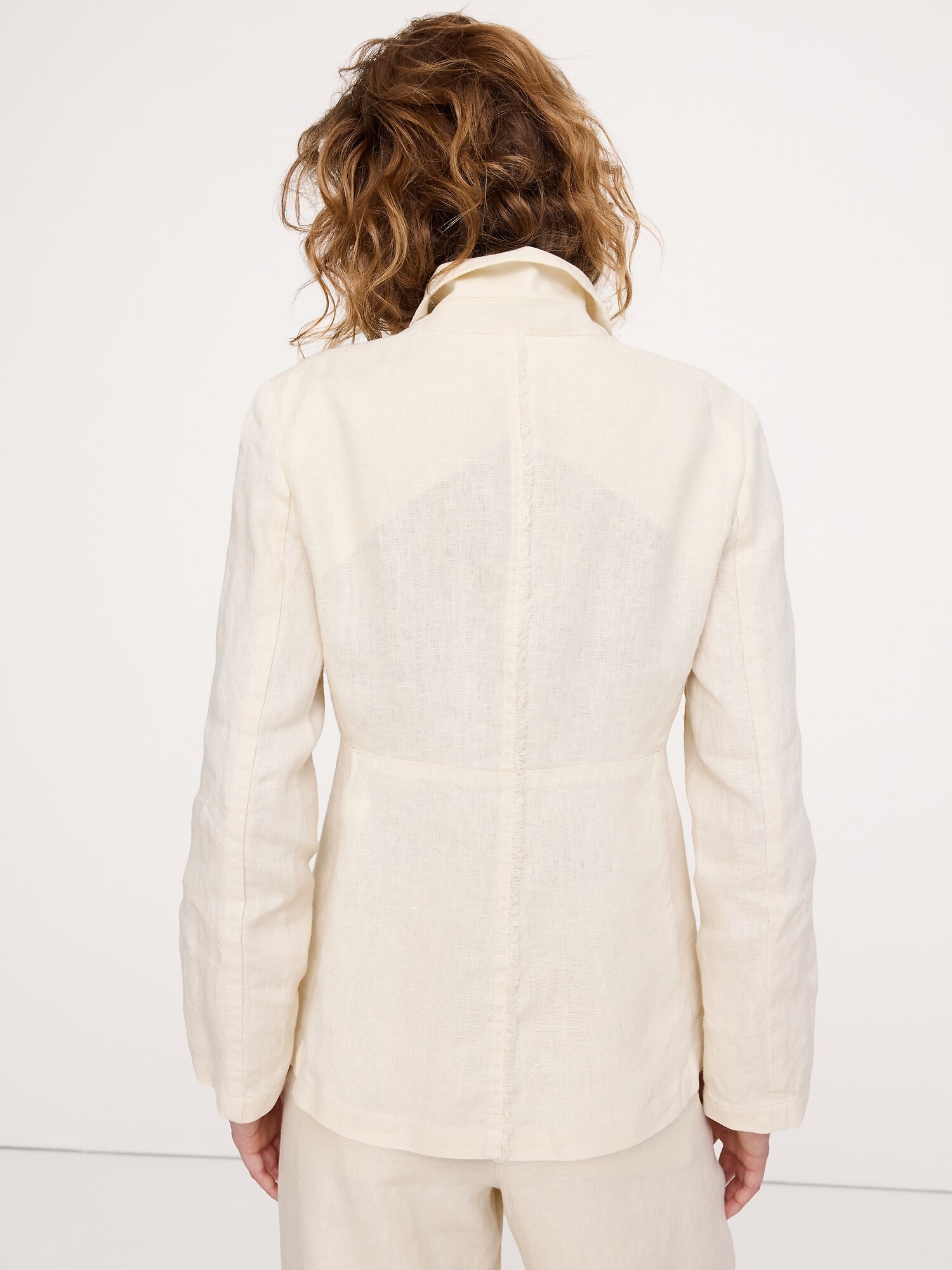 L'image numéro 7 présente Blazer en lin à franges