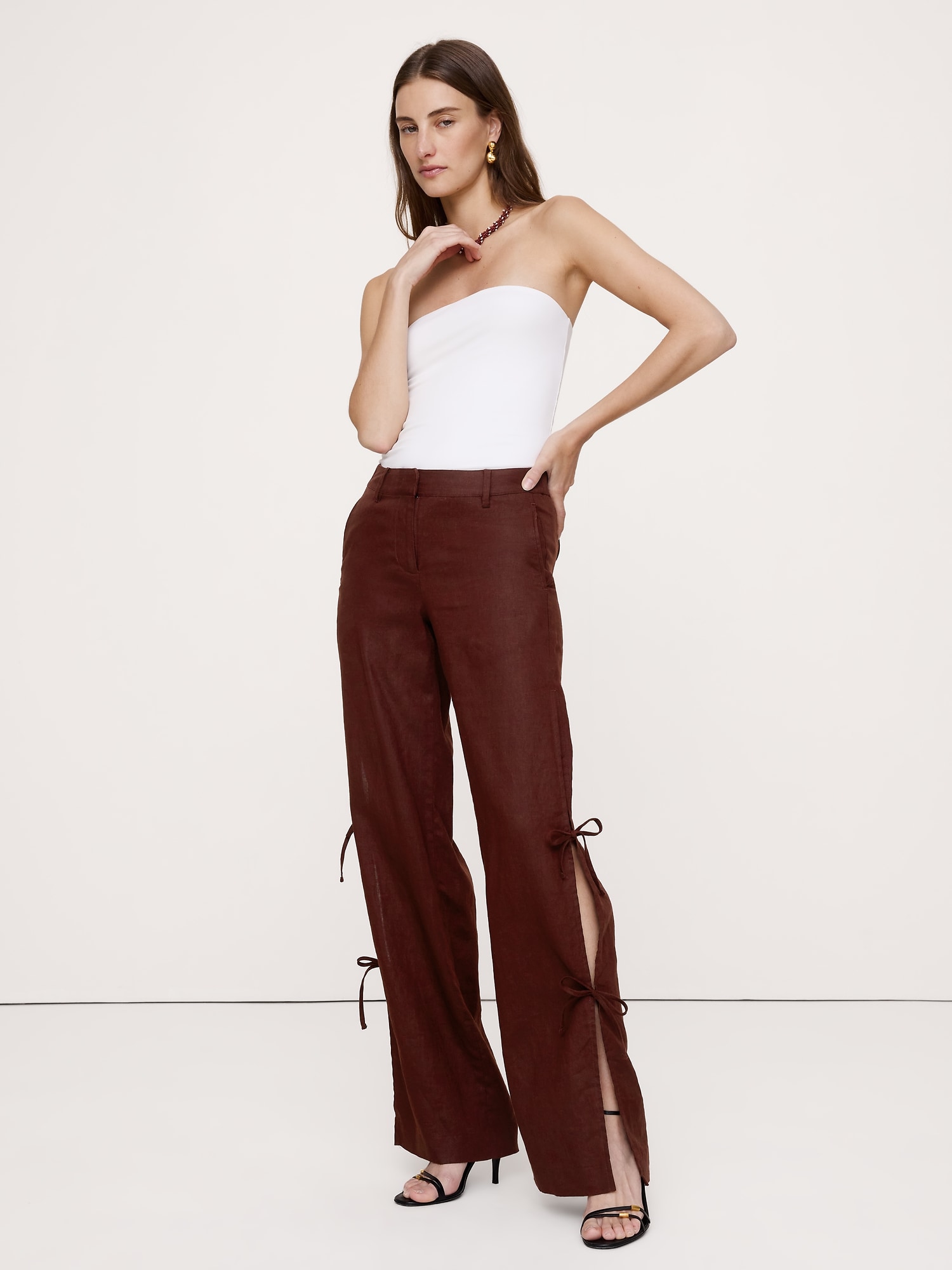 L'image numéro 1 présente Pantalon en lin à jambe large et noué sur le côté The Studio