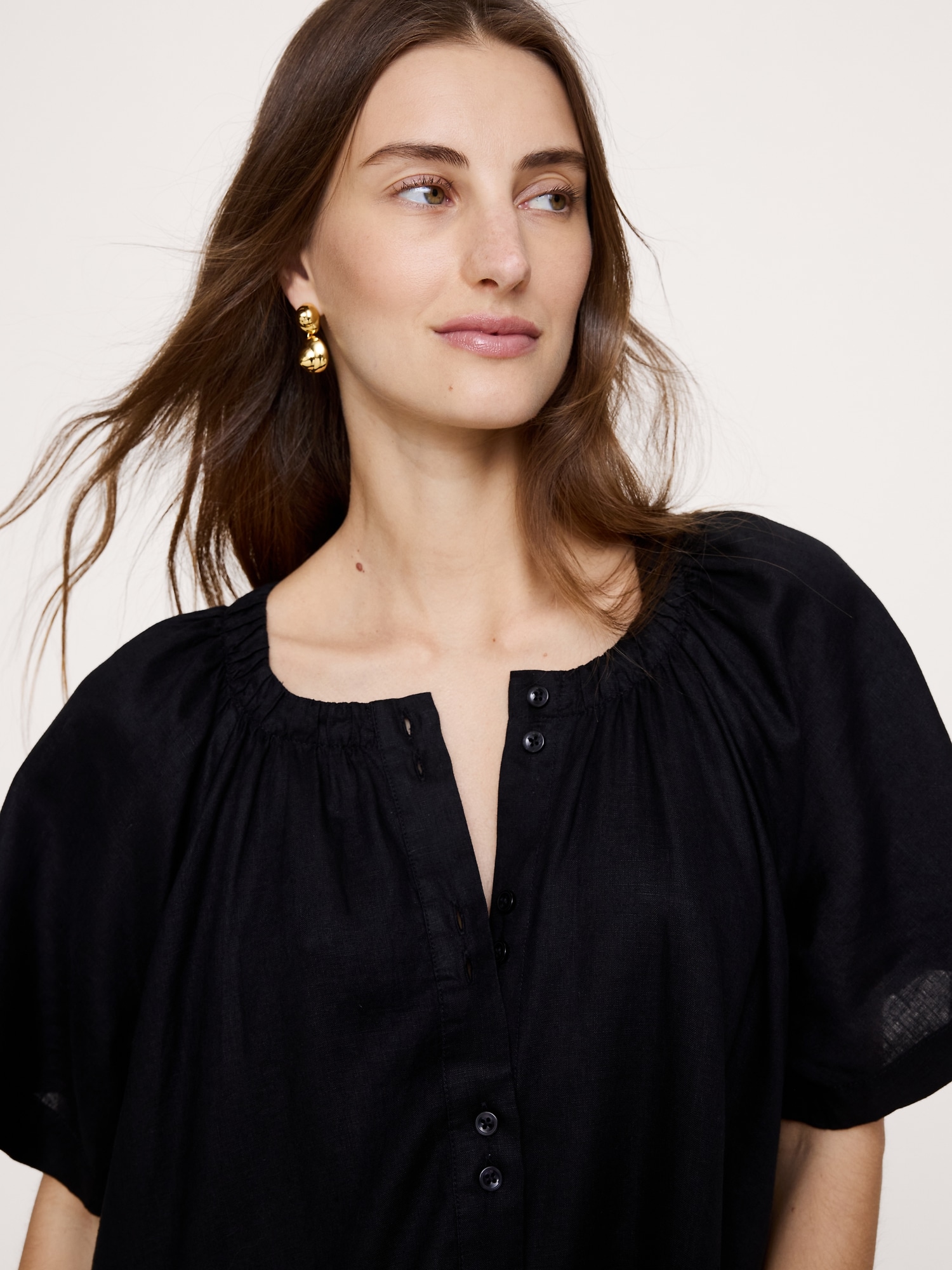 L'image numéro 7 présente Robe courte boutonnée