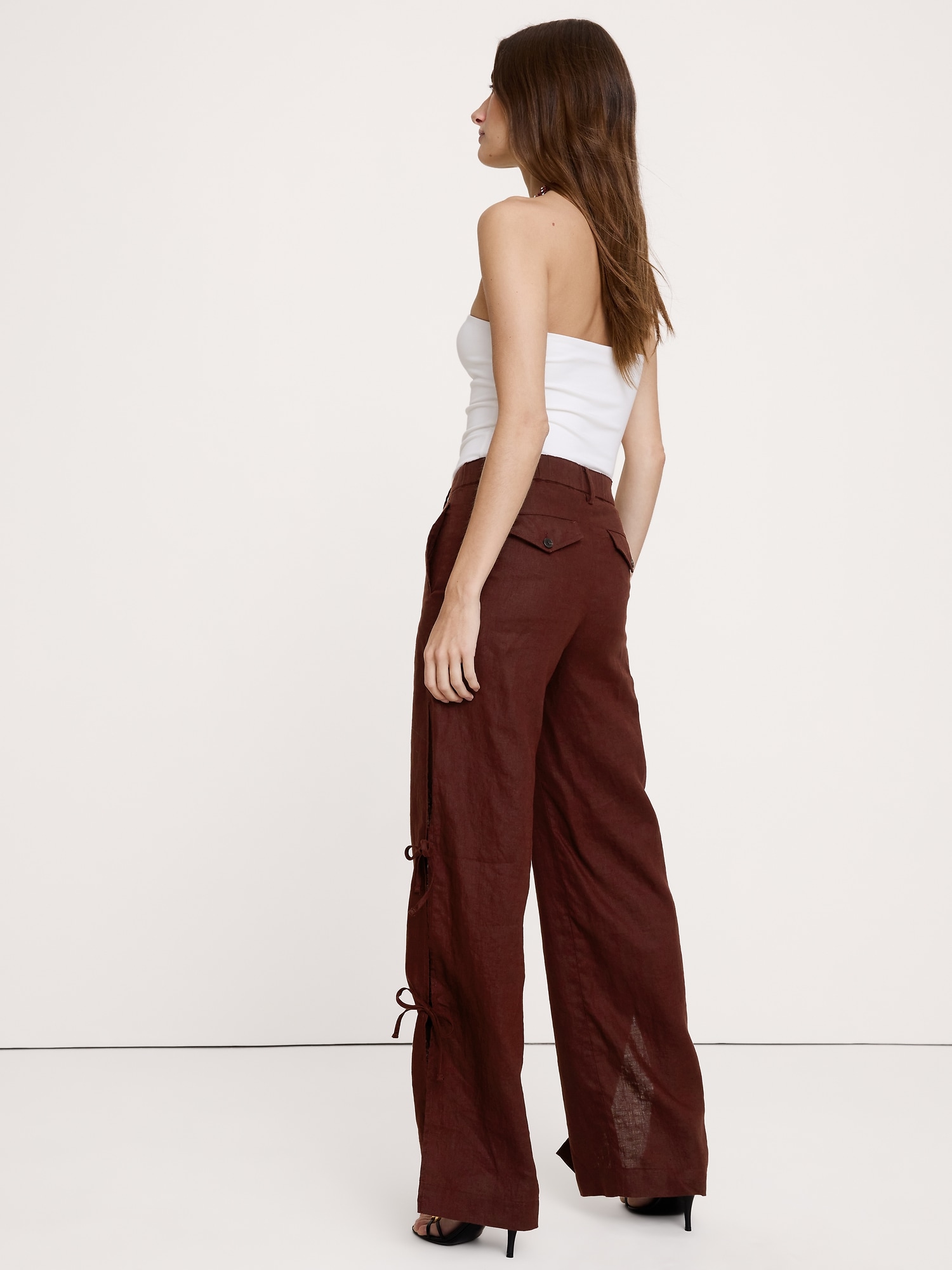 L'image numéro 3 présente Pantalon en lin à jambe large et noué sur le côté The Studio
