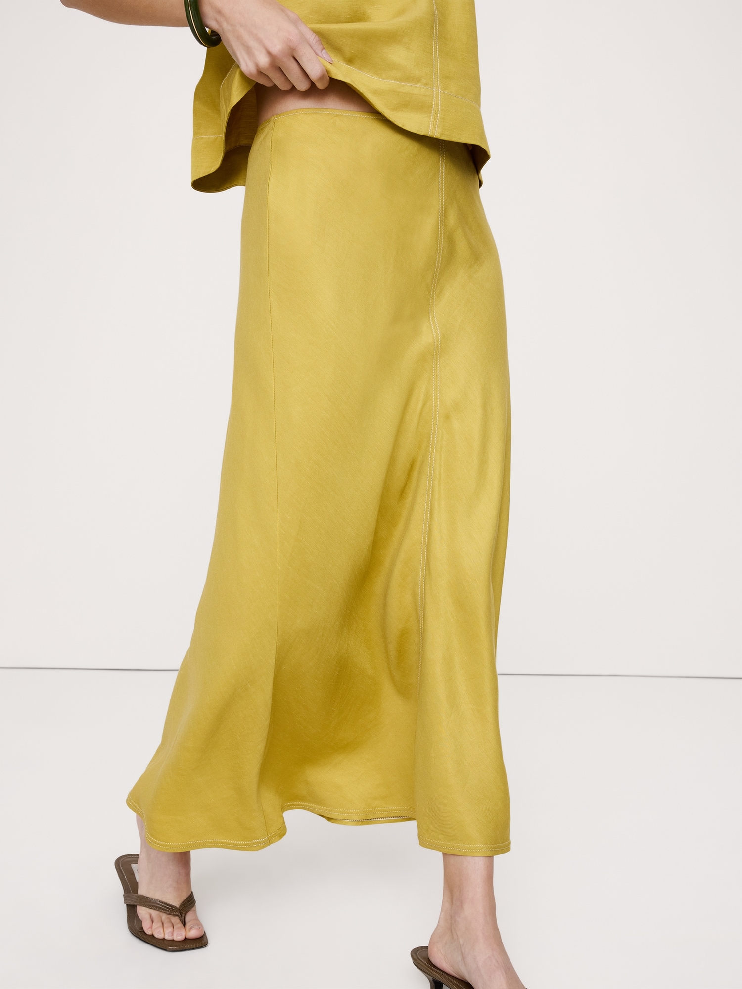Image number 4 showing, Viscose-Linen Bias-Cut Maxi Skirt