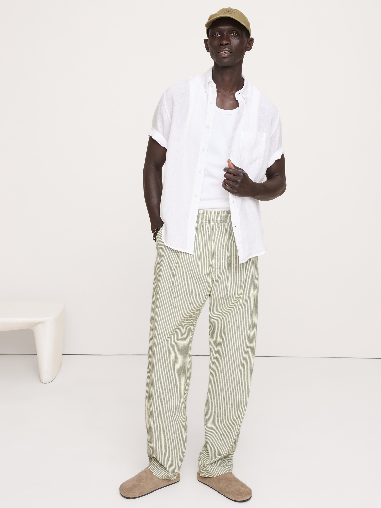 Relaxed Linen-Cotton Pleated Pull-On Pant