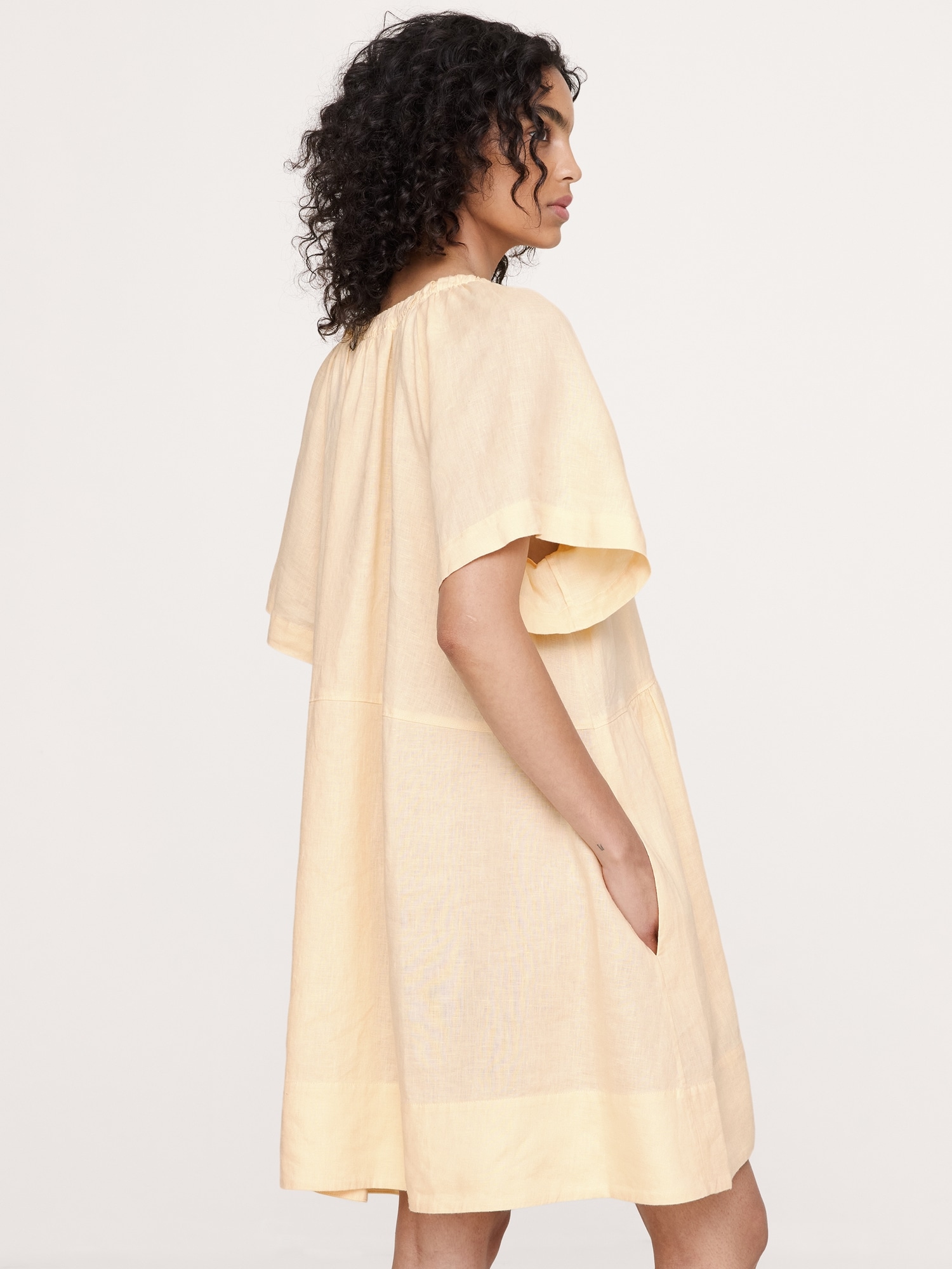 L'image numéro 3 présente Robe courte boutonnée