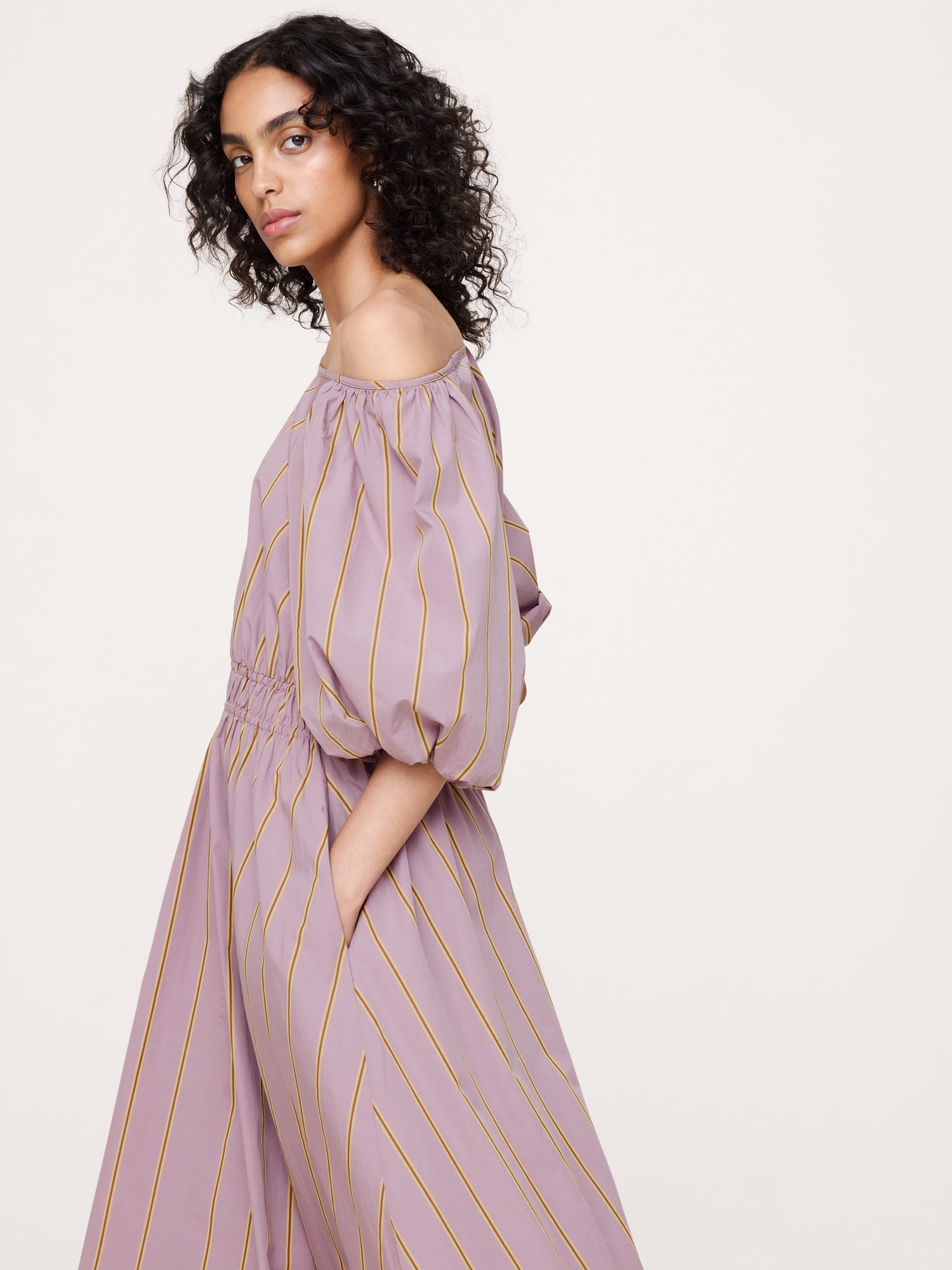 L'image numéro 3 présente Robe longue à manches bouffantes en popeline de coton